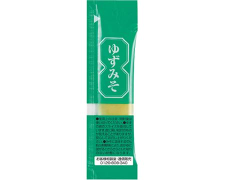 【商品説明】 ・あたたかいご飯やおかゆにはもちろん、いろいろな料理にアレンジしてご利用ください。 ・1食使いきりスティックタイプ。 ・白みそをベースにゆずをたっぷりと使用して甘口に仕上げました。ゆずの上品でさわやかな香りと、さっぱりとした味わいをお楽しみいただけます。 【仕　様】 ●原材料／米みそ（米、大豆、食塩）（国内製造）、砂糖、ゆず加工品（ゆず、砂糖）、醸造調味料、水飴、食塩／酒精、調味料（アミノ酸等） ●栄養成分／（7g当たり）エネルギー17.5kcal、たんぱく質0.5g、脂質0.2g、炭水化物3.5g、食塩相当量0.27g ●アレルギー／大豆 ●賞味期限／製造後186日 ●生産国／日本