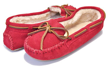 お得な割引クーポン発行中!!【あす楽 対応!!】【ミネトンカ キャリー スリッパー】MINNETONKA CALLY SLIPPER RED　レディース モカシン シューズ スエード ボア 4016 レッド スリッポン スリッパ