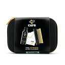 CREP PROTECT SHOE CARE KIT 6066-29010 2012年にイギリス・ロンドンにて設立され、シューケアブランドとして全世界を席巻している【crep protect】。世界の著名なスニーカーショップはもとより、スニーカーフリークやコレクターなど多くのマニアを虜にしています。汚れたスニーカーをお手入れするクリーニングキット。スニーカーをケアするのに必要なアイテムが備わったスタンダードセットです。98%天然成分でできた洗剤と、研究を重ねて作られたブラシはどんな素材にも使えて、しつこい汚れもしっかり落とします。ブラシは乾いた状態でも使用でき、軽い汚れやホコリを落とすことができます。ジッパー付きのポーチに入っており、水を入れられるトレイが備わっているので、外出先でもスニーカーをお手入れすることができます。 ・内容量：洗剤100ml(98%天然素材)、ブラシ(豚毛)、クロス、トレイ ・主成分：天然水61％、界面活性剤25％、ココナッツ抽出成分5％他 ●クリーニング約50足 ●シミや色落ちの可能性があるスエードやヌバック素材をクリーニングする際は水の付けすぎに注意して、目立たない部分で試してからご使用下さい。 ●染色してある素材は、水に触れただけで色落ちする場合があるので注意して下さい。 ●異素材が組み合わさったスニーカーをクリーニングする際は色移りに十分注意して下さい。 最新入荷情報やお得な情報を毎日配信中!! ご登録はこちらから→メルマガ