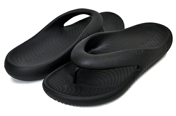 crocs MELLOW RECOVERY FLIP BLACK 208437-001 CROCS Inc.は米コロラド州ボルダーで、シンプルで履き心地の良いボートシューズのメーカーとして創立されました。メンズ、ウィメンズ、キッズで120種類を超えるスタイルを展開するクロックスのフットウェアは、世界中で販売され、クロックスの靴の販売数は1億足を上回ります。クロックスブランドの靴には、独自に開発した特性樹脂「クロスライト」素材が使用され、クロックスの靴は足跡がつきにくく、ソフトで軽く快適な履き心地で、防臭効果まで兼ね備えています。さまざまなシーンや季節に活躍する、カラフルで軽く履き心地の良い独自のコレクションを提供するクロックスシューズは、カジュアルウェアだけでなく、職場やお休みの日の活動にも最適です。 足元にくつろぎを与えるメロウ リカバリー フリップ。今までにない快適さを実現するスライドは、シンプルでありながらモダンなシャープさを備えたデザイン。気分を高めるシルエットによる圧倒的快適さはそのままに、柔らかいライトライド フォームを革新的手法でブレンド。インソールと一体化するかのような心地よい履き心地が生まれます。メロウ リカバリー コレクションのふわふわな快適さを是非体感して下さい。 ・深さのあるカップ型のインソールが包み込むような快適さとやさしい弾力性を実現 ・モダンなアッパーとスタイルが、すっきりとしたシンプルなデザイン性をプラス ・柔らかく仕上げたトゥポストで快適さと歩きやすさを向上 ・ライトライド：革命的。吸い込まれるようなやわらかさ。革新的な快適さ。 【仕様/素材】 ・（甲）：合成樹脂、（底）：合成樹脂 ・ヒールの高さ：約2.5cm ゆったりしたフィット。標準サイズまたは1サイズ小さめをお薦めします。 最新入荷情報やお得な情報を毎日配信中!! ご登録はこちらから→メルマガ