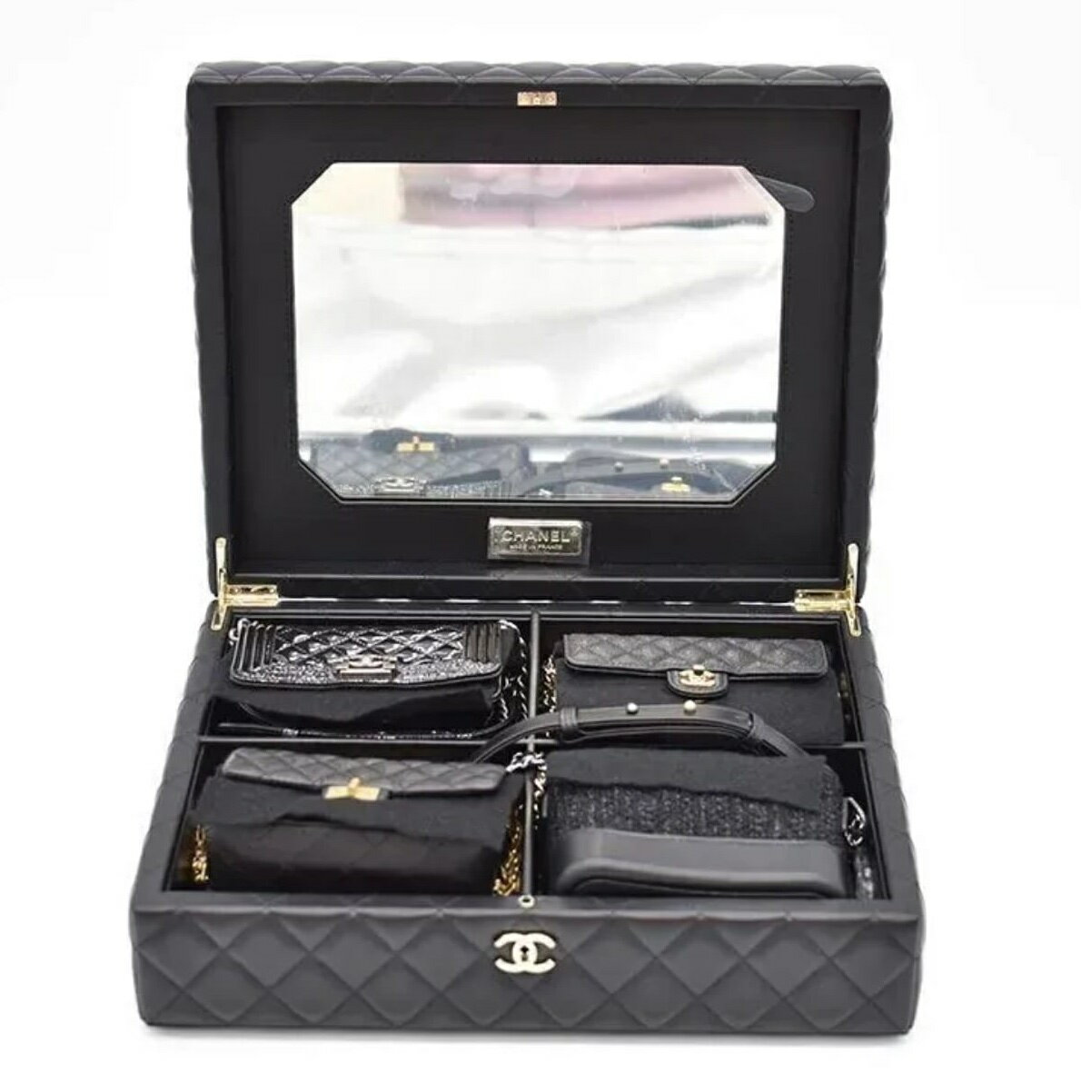 【限定品】シャネル CHANEL ミニマトラッセ4個 斜め掛けショルダー Sets of 4 Minis Bags BOX ケース付 レア 希少 Success Story Trunk Set レディース バッグ ファッション【バッグ】【中古】【送料無料】