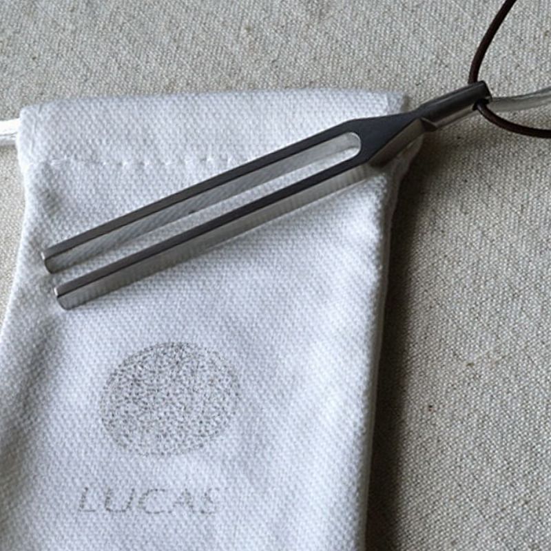 ヒーリングチューナー 音叉 ネックレスタイプ　LUCAS ルカス 【 ヨガ 瞑想用 DNAの修復 528Hz 日本製 】最高級ヒーリングチューナー　..