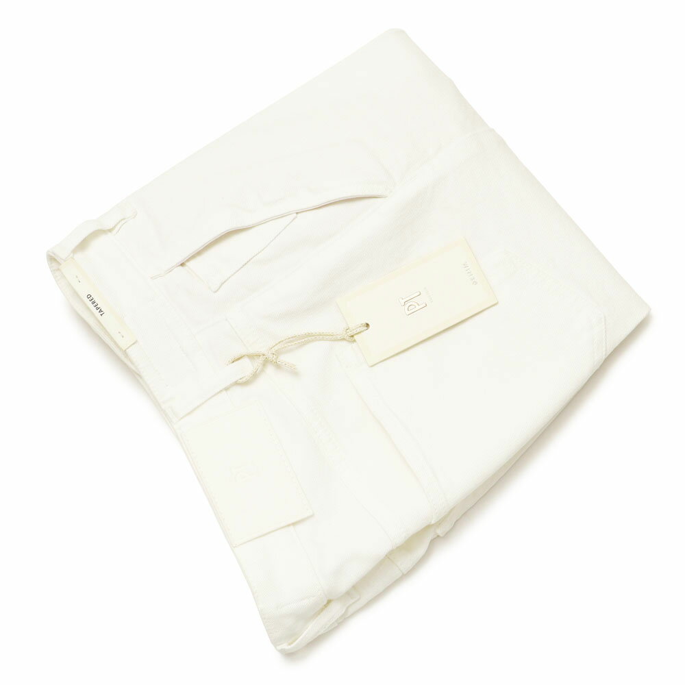 −−ディテール−− ・モデルNO : C5ZP01Z0-OA14T0 ・INDIE SUPER SLIM FIT ・ストレッチホワイトデニム ・ZIPフロント仕様 ・裾タタキ仕上げ ・オールシーズンモデル ・工場の仕上げ工程にて香り付け加工が施されておりますのでご了承ください。 （ 洗っていくうちに取れていきます ） −−オススメ裾上げ−− ・タタキ仕上げ 　( チェーンステッチでの加工は承ることが出来ません ) −−スタッフコメント−− 「 PT TORINO DENIM / ピーティートリノ デニム 」から新作のご紹介です。 オトナの男性に絶大なる人気を誇る「 デニスラ 」モデル。 デニムとスラックスの良いとこ取りなアイテムでジャケットなどと上品なドレスコーデから休日カジュアルまで幅広く使って頂けるデニムなのが人気の秘密。 スラックス型ですので脇はスラントポケット仕様になっています。 クリーンな印象でコーデに欠かせないホワイトデニムは年間通して使いやすくジャケットなどのドレスアイテムにも相性がよくセンタークリースを入れて穿くのもオススメです。 シルエットは「 INDIE」という 5Pのデニムラインでいうところの「 SWING 」スラックスでいうところの「 SUPER SLIM FIT 」と同じ細身な美脚モデルを採用。 裾は最初から短めの設定で丈感が合えば　購入後すぐに穿けるのも嬉しいですね。 細身ですが「ストレッチデニム」を使用しておりますので穿き心地バツグン。ピタピタに穿いていただいても全くのノンストレスです。 年間通して活躍するデニムスラックス。是非体感してみて下さい。 工場の仕上げ工程にて香り付け加工が施されております。 最初はかなり強く香りを感じますが洗っていくうちに自然に取れていきますのでご了承下さい。 香りに敏感な方はご注意下さい。 ●素材や加工により仕上がりサイズに差がある場合がございますので、お求めの際はサイズスペックを十分に確認して下さい。 ●お修理跡が残りやすい為、ウエストサイズや裾幅のお直しは承ることが出来ません。 【サイズスペック】 Size 28 股上-25.5cm/股下-73.5cm/ウエスト-76.0cm/裾幅-16.0cm/渡り幅-27.0cm Size 29 股上-26.0cm/股下-74.0cm/ウエスト-78.0cm/裾幅-16.5cm/渡り幅-28.0cm Size 30 股上-26.5cm/股下-74.0cm/ウエスト-80.0cm/裾幅-16.5cm/渡り幅-29.0cm Size 31 股上-26.5cm/股下-74.5cm/ウエスト-82.0cm/裾幅-17.0cm/渡り幅-30.0cm Size 32 股上-27.5cm/股下-75.0cm/ウエスト-84.0cm/裾幅-17.5cm/渡り幅-31.0cm Size 33 股上-27.5cm/股下-75.5cm/ウエスト-86.0cm/裾幅-18.0cm/渡り幅-32.0cm Size 34 股上-28.0cm/股下-76.0cm/ウエスト-88.0cm/裾幅-18.0cm/渡り幅-33.0cm 衣類は全て平台に平置きし外寸を測定しております。 商品によってはどうしても若干の誤差が発生してしまいます。1〜2cmの誤差は予めご了承ください。 サイズガイド / SIZE GUIDE モデル：身長175cm 体重65kg ウエスト78cm バスト94.5cm 裄丈84cm 首廻り40cm ヒップ89cm モデル着用サイズ：Size 29 商品コード : 740541x04 製造元 : イタリア 素材 : コットン98% ポリウレタン2% ラペル部分 : ポリエステル64% コットン30% ナイロン6%【国内正規品】PT TORINO DENIM / ピーティートリノ デニム / INDIE / スーパースリム フィット / SUPER SLIM FIT / ストレッチ デニム スラックス / デニスラ / C5ZP01Z0-OA14T0【Y018.ホワイト】