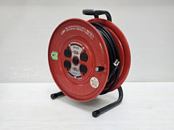 【中古品】 ハタヤ 畑屋製作所 サンデーリール コードリール 屋内用 5A～15A 19m S-20型 ○YR-19232○ の出品です。 こちらの商品は中古の商品です。 中古品の為、スレキズや汚れ等によるイタミや使用感があります。 商品内容は掲載画像に写っている物が全てです。 詳しくは画像にてご確認ください。 ※撮影環境の影響により実際の商品と色合いが多少異なる場合がございます。 　あらかじめご了承ください。 　また、お買取り商品・店頭保管の為、細部にまで拘る方はご購入をお控えください。 ■電線長：20m ■電線仕様：VCT1.25mm2×2C ■製品定格：125V・5A ■サイズ：幅約27.5cm×奥行約18.1cm×高さ約33cm ■質量：約4.6kg ■付属品：本体のみ ■動作確認済み ■発送方法：クロネコヤマト宅急便元払い ■可能な限り即日出荷させて頂きますが、 　定休日の際は、ご注文後、出荷までに1～2日程度頂く場合がございます。 ※当店では自然環境に配慮しまして商品の簡易包装を行っております。 　また、商品発送の際に納品書を同封しております。 　領収書の発行は出来ませんので、あらかじめご了承ください。　