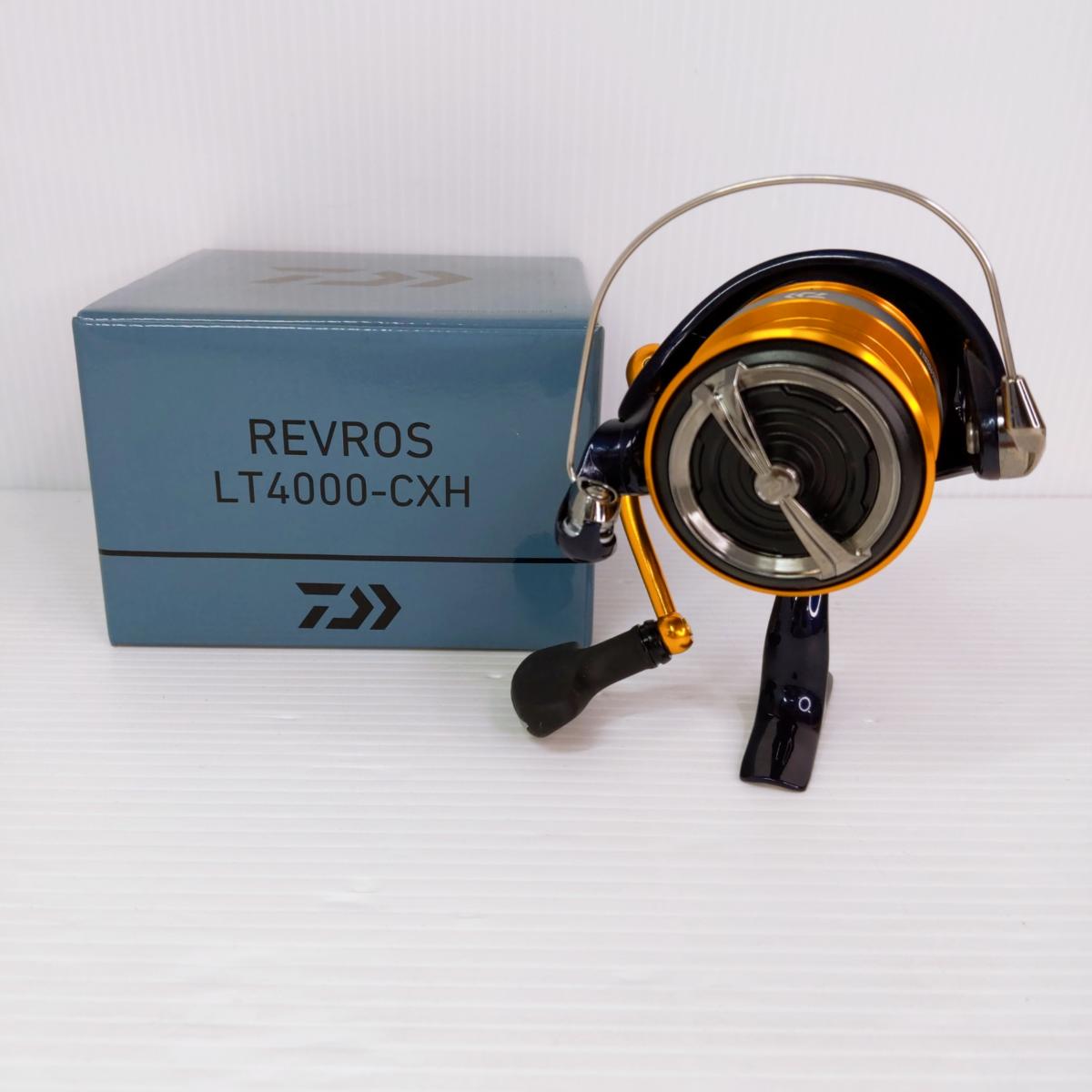 【中古品】ダイワ スピニングリール 24レブロス LT4000-CXH 〇YR-54913〇 の出品です。 こちらの商品は、中古品です。 ※箱あり 中古品の為、擦れ等による傷みや汚れなどの使用感があります。 撮影時にはなかった傷みがある場合がございます。 商品内容は掲載画像に写っている物が全てです。 詳しくは画像にてご確認ください。 ※撮影環境の影響により実際の商品と色合いが多少異なる場合がございます。 　あらかじめご了承ください。 ※お買取り商品・店頭保管の為、細部にまで拘る方はご入札をお控えください。 ※お値引きについては基本的にお断りさせていただいております。 ■メーカー : ダイワ ■商品詳細 ・重量（g）：250 ・巻取長さ/ハンドル1回転（cm）：99 ・ギア比：6.2 ・ドラグ力（kg）：12 　 　 　 ■ジャンク品、現状品とタイトルに記載がある商品に関しては、 　いかなる理由がありましてもノークレームノーリターンでお願い致します。 ■発送方法 : クロネコヤマト宅急便元払い ■可能な限り即日出荷させていただきますが、 定休日の際は、ご注文後、出荷までに1～2日程度頂く場合がございます。 ※当店では自然環境に配慮しまして商品の簡易包装を行っております。 　また、商品発送の際に納品書を同封しております。 　領収書の発行は出来ませんので、あらかじめご了承ください。　
