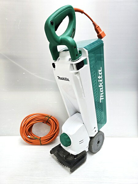 【中古品】 マキタ makita 160mm 100V 電気式タテ型 芝刈機 MLM1610 片手でラクラク 集草ボックス容量8.4L ○YR-20390○ の出品です。 こちらの商品は中古の商品です。 中古品の為、若干の使用感等はありますが、 特に目立つ傷みは無く比較的綺麗な状態です。 ※刃物交換用メガネレンチが欠品しています。 小回りしやすく、敷石や庭木周りもスムーズです。 集草ボックスはワンタッチで簡単着脱で芝捨てラクラク。 商品内容は掲載画像に写っている物が全てです。 詳しくは画像にてご確認ください。 ※撮影環境の影響により実際の商品と色合いが多少異なる場合がございます。 　あらかじめご了承ください。 　また、お買取り商品・店頭保管の為、細部にまで拘る方はご購入をお控えください。 ※お値引きについては基本的にお断りさせていただいております。 　お値引きのお問い合わせいただきましても、ご返答できかねます。 ■ハンドル伸縮長さ：約310mm ■簡単刈高さ調節：7段階(10～40mm) ■サイズ：長さ約360mm×幅約178mm×高さ約745mm～1035mm ■質量：約5.6kg ■付属品：本体・ツナギコード ※刃物交換用メガネレンチが欠品しています。 ■動作確認済み ■発送方法：クロネコヤマト宅急便元払い ■可能な限り即日出荷させて頂きますが、 　定休日の際は、ご注文後、出荷までに1～2日程度頂く場合がございます。 ※当店では自然環境に配慮しまして商品の簡易包装を行っております。 　また、商品発送の際に納品書を同封しております。 　領収書の発行は出来ませんので、あらかじめご了承ください。　