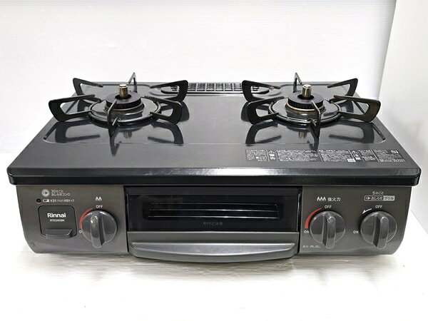 【中古品】 リンナイ Rinnai ガスコンロ LPガス(プロパンガス) 右強火力 水無片面焼グリル RTE565BKR 2023年製 ブラック 〇YR-20301〇 の出品です。 こちらの商品は、中古の商品です。 LP(プロパンガス)ガス専用です。 中古品の為、多少の使用感があります。 詳しくは画像にてご確認ください。 ※撮影環境の影響により、実際の商品と色合いが多少異なる場合がございますので、 あらかじめご了承ください。 また、お買取り商品・店頭保管の為、細部にまでこだわる方はご購入をお控えください。 ※お値引きについては基本的にお断りさせていただいております。 　お値引きのお問い合わせいただきましても、ご返答できかねます。 ■付属品：本体のみ(乾電池・ホースは付属しておりません) ■本体寸法：幅約56cm×高さ約21.8cm×奥行約44.4cm ■動作確認済み ■発送方法 : クロネコヤマト宅急便元払い ■可能な限り即日出荷させて頂きますが、 　定休日の際は、ご注文後、出荷までに1～2日程度頂く場合がございます。 ※当店では自然環境に配慮しまして商品の簡易包装を行っております。 　また、商品発送の際に納品書を同封しております。 　領収書の発行は出来ませんので、あらかじめご了承ください。　