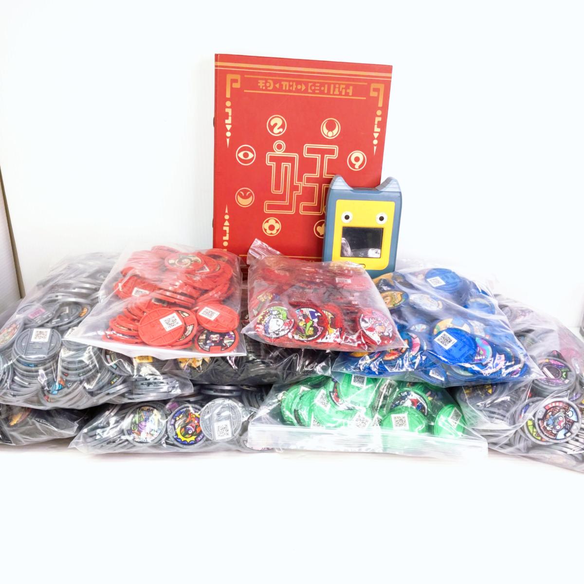 【中古品】妖怪ウォッチ 妖怪メダル 初代・古典・B・Z・メリケン・必殺技 2422枚キラホロ有り パッド×妖怪大辞典セット〇YR-55304〇