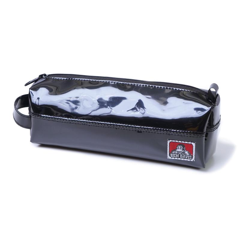 [ベンデイビス]筒型筆箱 ビッグペンポーチ エナメル BIG PEN POUCH BDW-8486 ENBK必要なものをすべてスマートに収納。 大きめなのにかさばらない、洗練されたシンプルデザインのペンケースです。どんなバッグにもすっきり収まるミニマルな外観と、想像以上の収納力を両立しています。