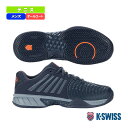 ■商品情報 商品名エクスプレスライト3／Express Light 3／メンズ（KS08562477GG）《K-SWISS テニス シューズ》 メーカー名K-SWISS カラーダークグレー×グレー サイズ25.5cm, 26.0cm, 26.5cm, 27.0cm, 27.5cm, 28.0cm, 28.5cm 素材アウトソール：ゴム底、ミッドソール：EVA+TPUインソール：EVA、アッパー：人口皮革+合成繊維+合成樹脂 生産国中国 ■メーカー希望小売価格はメーカーカタログに基づいて掲載しています■商品詳細情報 特徴ヨーロッパにおけるケイ・スイスのベストセラーシューズのひとつ。フィット感や快適性をはじめ、サポート性に優れた軽量オールコートモデル。 テクノロジー【Synthetic Quarter Panel】5本線デザインのシンセティック素材を組み合わせ、足中央部のしっかりとしたフィット感とサポート性を実現。【K-EVA】ミッドソールには高性能EVAを採用し、クッション性を最大限に高め、耐久性を向上。【180SPC】TPUシャンクを搭載し、左右の動きに対するサポート性と安定性を向上。【durawrap flex】耐久性に優れ、軽くてフレキシブルなRPUケージを採用。あらゆる方向からアッパーのメッシュを保護し、快適な足入れ感を提供。【Breathable Mesh Upper】軽くてソフトなエアメッシュアッパーが優れた通気性と快適性を提供。【All-Court Outsole＋AOSTA 7.0】アウトソールにはクラシックなヘリンボーンパターンを採用。あらゆるサーフェスでハイレベルなコートパフォーマンスを発揮。アウトソールには高密度コンパウンドのラバーを使用し、優れた耐久性を実現。