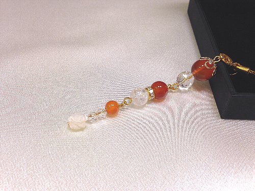 【カーネリアンストラップ　薔薇マザーオブパール】//【定形外郵便120円】天然石　パワーストーン　ストラップ　カーネリアン　水晶　天然石ストラップ　パワーストーンストラップ　お守り 可愛い　キレイ　綺麗　キラキラ　赤　オレンジ　薔薇　母の日　プレゼント