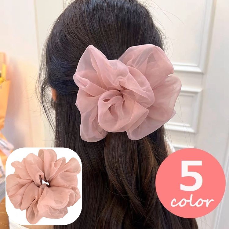 ふわふわ素材がかわいいシュシュです。簡単なヘアアレンジもシュシュを付けるとパッと華やかな印象になります♪ 【サイズについて】画像をご参照ください。 【カラーについて】生産ロットにより柄の出方や色の濃淡が異なる場合がございます。お使いのモニターや撮影時の光の加減などにより画像と実際の商品のカラーが異なる場合もございます。予告なしにカラーやデザインなどの変更がある場合もございます。