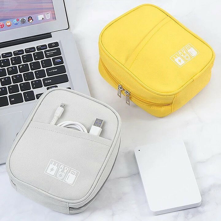 ガジェットポーチ モバイルアクセサリー収納 ケース トラベルポーチ イヤホンケース 充電器 バッテリー スマホ ケーブル コード収納 小物入れ マチあり 持ち運び 出張 旅行 通勤 ファスナー 前ポケット 雑貨 シンプル 便利グッズ かわいい コンパクト カジュアル イ lucky13-10257127 BACKYARD FAMILY 雑貨タウン サンプル画像3