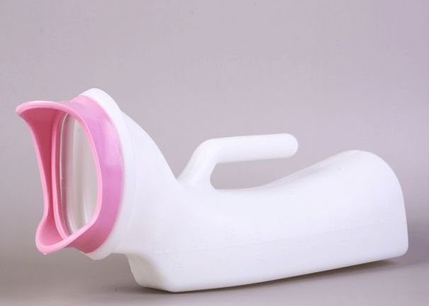 BACKYARD FAMILY 雑貨タウンの尿器 集尿器 しびん 尿瓶 男性用 女性用 メンズ レディース 介護用品 ポータブルトイレ 緊急時 災害時 大容量 2L 1L 延長ホース 2way 夜間頻尿 軽量 目盛り付き キャンプ アウトドア 渋滞時｜アングル3