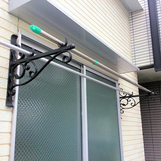 表札 鉄 おしゃれ ブラック 屋外 看板 洗濯が楽しくなるおしゃれな物干しかけ 物干し 物干し金物 サインブラケット 屋外 軒天 ロートアイアン 人気 店舗オフィス用品 ハンギングサイン おしゃれ かっこいい スタイリッシュ アンティーク バルコニー 物干し マンション