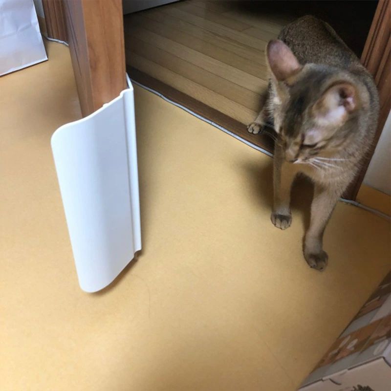LuckyRabbitの送料無料 ペットドア ペット用品 犬ドア 猫ドア 工事不要 穴あけ不要 ドア 開閉 半自動 押すだけ 出入口 イヌ ネコ 室内 取付簡単 補助｜アングル3