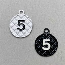 【アクセサリーパーツ】《チャーム》モノトーンパーツシリーズ No.5 丸型メダルモチーフ キルティング 全2色 (ホワイト/ブラック)/カメリア COCO風 キ...