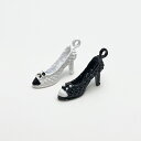【アクセサリーパーツ】《チャーム》モノトーンパーツシリーズ バイカラー ハイヒール 靴 モチーフ リボン カメリア付 全2色 チェーン COCO キーホルダー ...