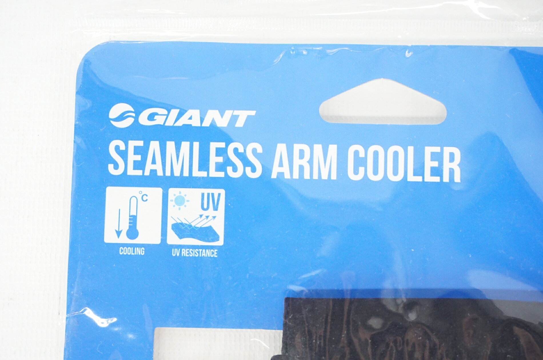 buychariの【中古】 GIANT 「ジャイアント」 Seamless UV Arm Coolers L/XLサイズ アームカバー / バイチャリ阪急塚口店｜アングル3