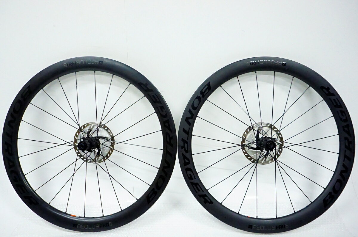 ■商品情報 サイズ：700c 622×19c リムタイプ：2WAY フリータイプ：SHIMANO/SRAM11s 重量 F：約920g 重量 R：約1080g エンド幅 F：100mm エンド幅 R：142mm ブレーキタイプ：ディスクブレーキ(センターロック) タイヤ ：なし その他付属品：なし ■状態 リムに目立つ使用による傷や汚れ等ございますが、走行に影響あるようなダメージ等はございません。 2~3mm程振れがございます。 回転の抵抗等はございません。 ディスクローターは付属しておりますが、使用を想定しておらずおまけ程度とお考えください。 ■注意事項【在庫について】 在庫管理は細心の注意を払い行なっておりますが、システムの都合により在庫有と表記の商品につきましても、実在庫の反映との時間差により在庫が無い場合がございます。弊社はそれに伴う全てにおいて一切の責任は負いかねます事、何卒ご了承くださいませ。ご注文頂きました商品のご用意が出来かねました場合は、お電話とメールにてキャンセルご承諾お願いのご連絡をさせて頂きます。【掲載画像について】撮影方法やお客様の閲覧環境により、実際の商品とは違った色の見え方となる場合がございます。上記理由による返品、変更、キャンセルは一切お受け致しかねますまたシステム等の不備により、商品ページに別商品が含まれている、別カラー・仕様が掲載されている、商品情報に誤表記がある場合がございますご不明点がございましたら必ずご注文前にお問い合わせくださいませ。