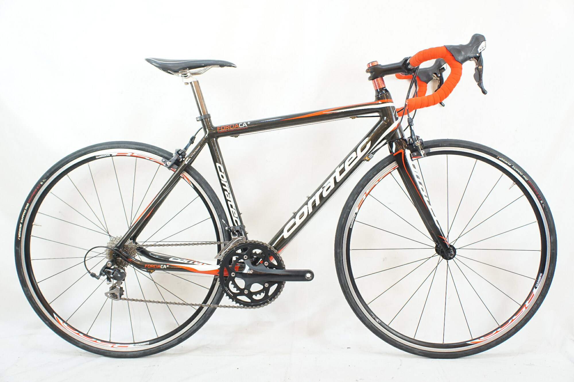 ■商品情報シートチューブ(C-T): 500mmトップチューブ(C-C):540mm(ホリゾンタル換算)適応身長:175-180cm(目安)重量:約8.9kgフレーム材質:カーボンフロントフォーク:カーボンシフトレバー:メインコンポ:SHI...