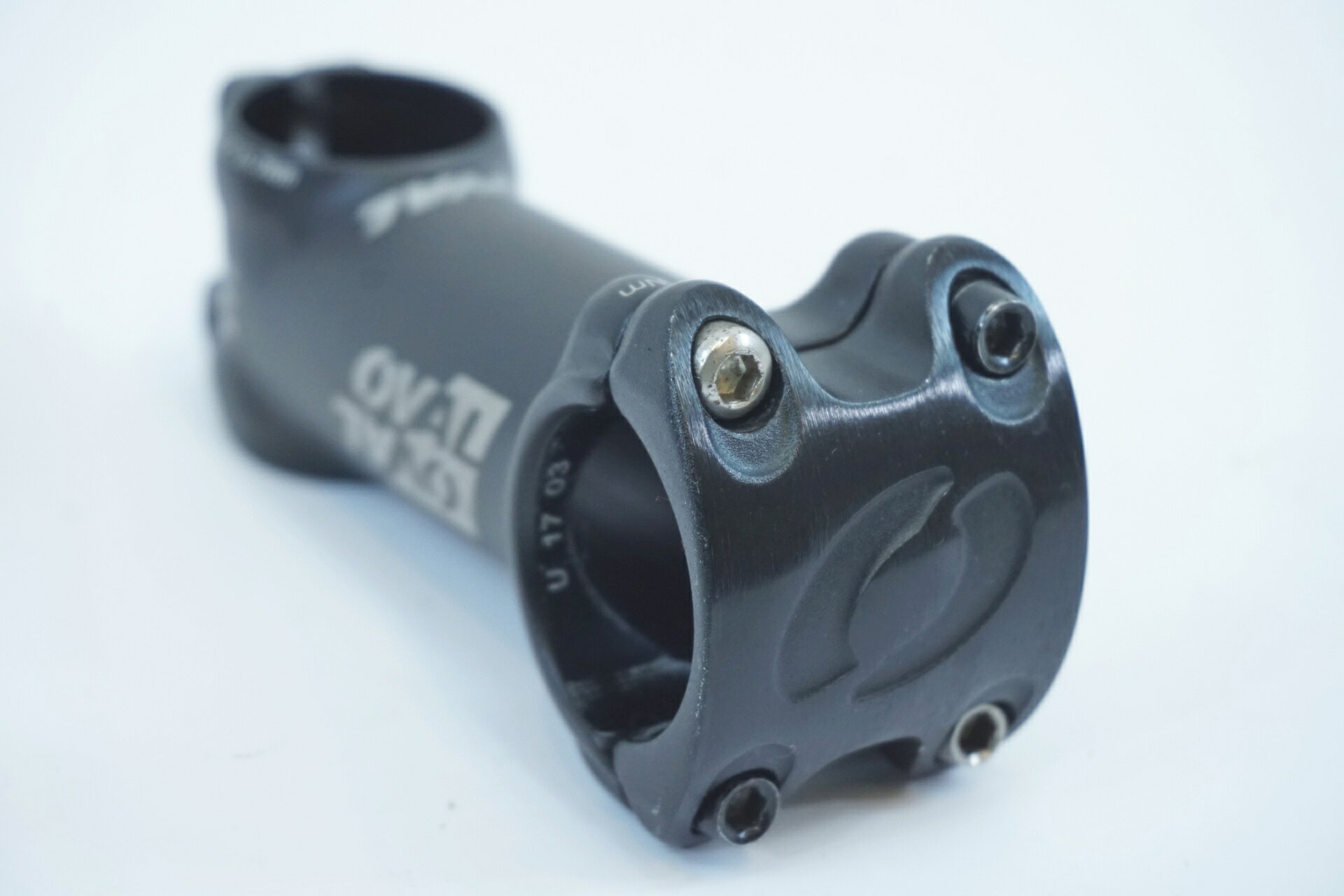 ■商品情報 ・ステム長：90mm ・ハンドルクランプ径：31.8mm ・ステム角：7° ・素材：アルミ ■状態 ・使用に伴う傷や汚れがございます。 ・付属ボトル(4つ)全て種類が異なります。 ・ボルトが2つ足りておりません。 ■注意事項【在庫について】 在庫管理は細心の注意を払い行なっておりますが、システムの都合により在庫有と表記の商品につきましても、実在庫の反映との時間差により在庫が無い場合がございます。弊社はそれに伴う全てにおいて一切の責任は負いかねます事、何卒ご了承くださいませ。ご注文頂きました商品のご用意が出来かねました場合は、お電話とメールにてキャンセルご承諾お願いのご連絡をさせて頂きます。【掲載画像について】撮影方法やお客様の閲覧環境により、実際の商品とは違った色の見え方となる場合がございます。上記理由による返品、変更、キャンセルは一切お受け致しかねますまたシステム等の不備により、商品ページに別商品が含まれている、別カラー・仕様が掲載されている、商品情報に誤表記がある場合がございますご不明点がございましたら必ずご注文前にお問い合わせくださいませ。