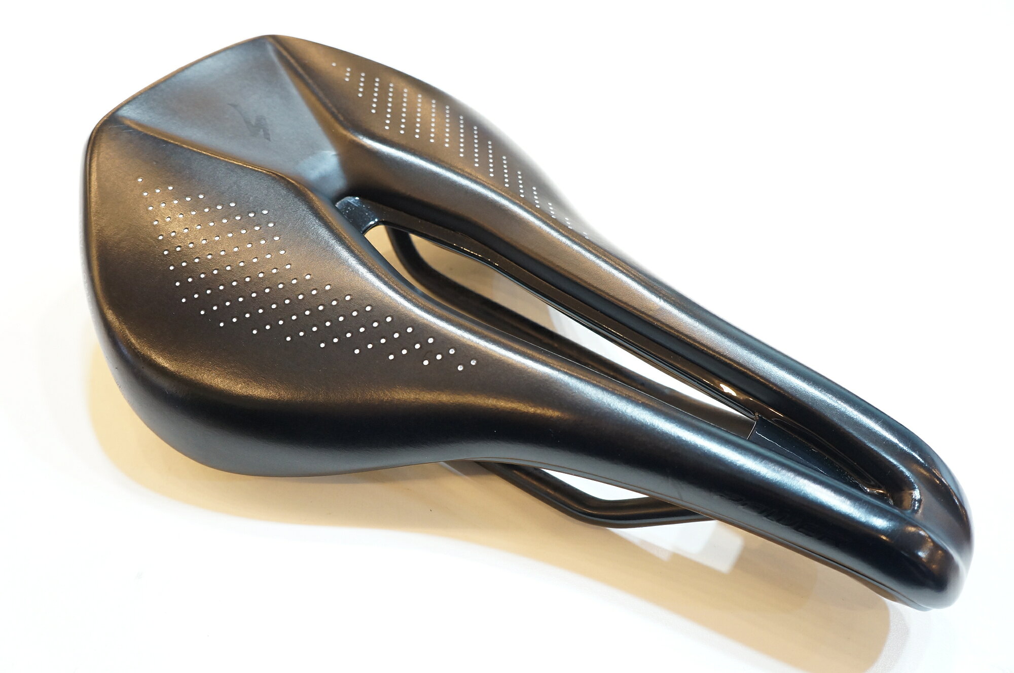 エスワークス S-WORKS TOUPE 143mm カーボン サドル SPECIALIZED S-WORKS TOUPE 143mm カーボン サドル 【公式通販】