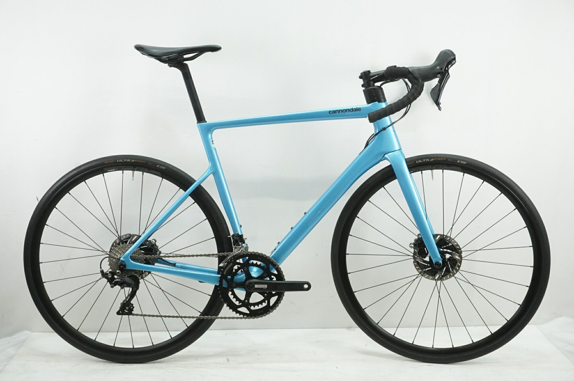 ■商品情報 メーカーサイズ：56 シートチューブ(C-T)：536mm(実測値) トップチューブ(C-C)：562mm(ホリゾンタル換算) 適応身長：177-185cm(目安) 重量：約8.54kg フレーム材質：カーボン フロントフォーク...