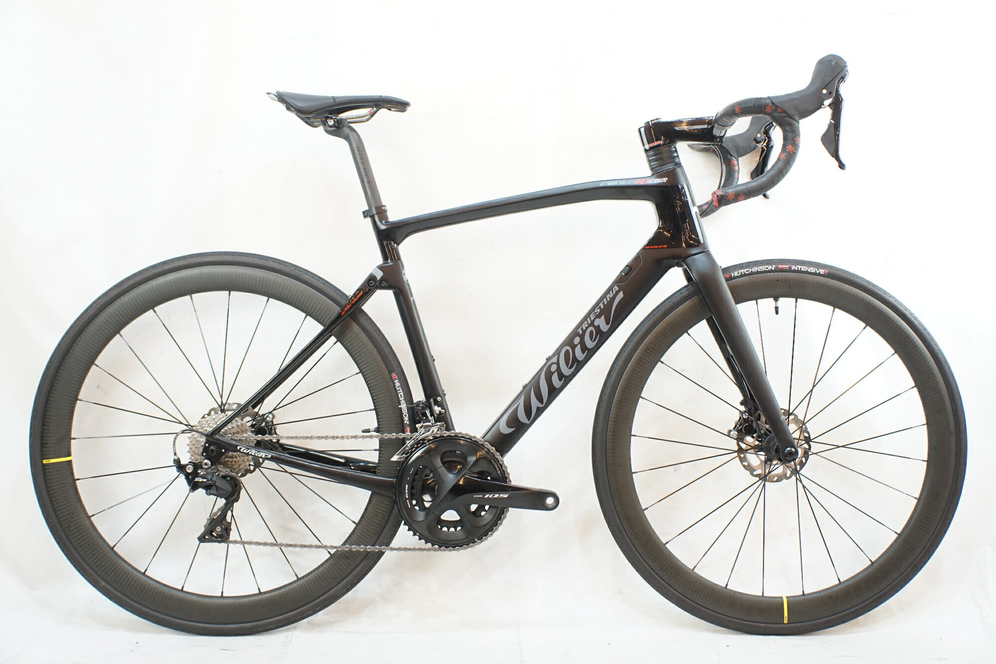 ■商品情報メーカーサイズ:Mシートチューブ(C-T): 510mmトップチューブ(C-C):547mm(ホリゾンタル換算)適応身長:173-178cm(目安)重量:約8.2kgフレーム材質:カーボンフロントフォーク:カーボンメインコンポ:S...