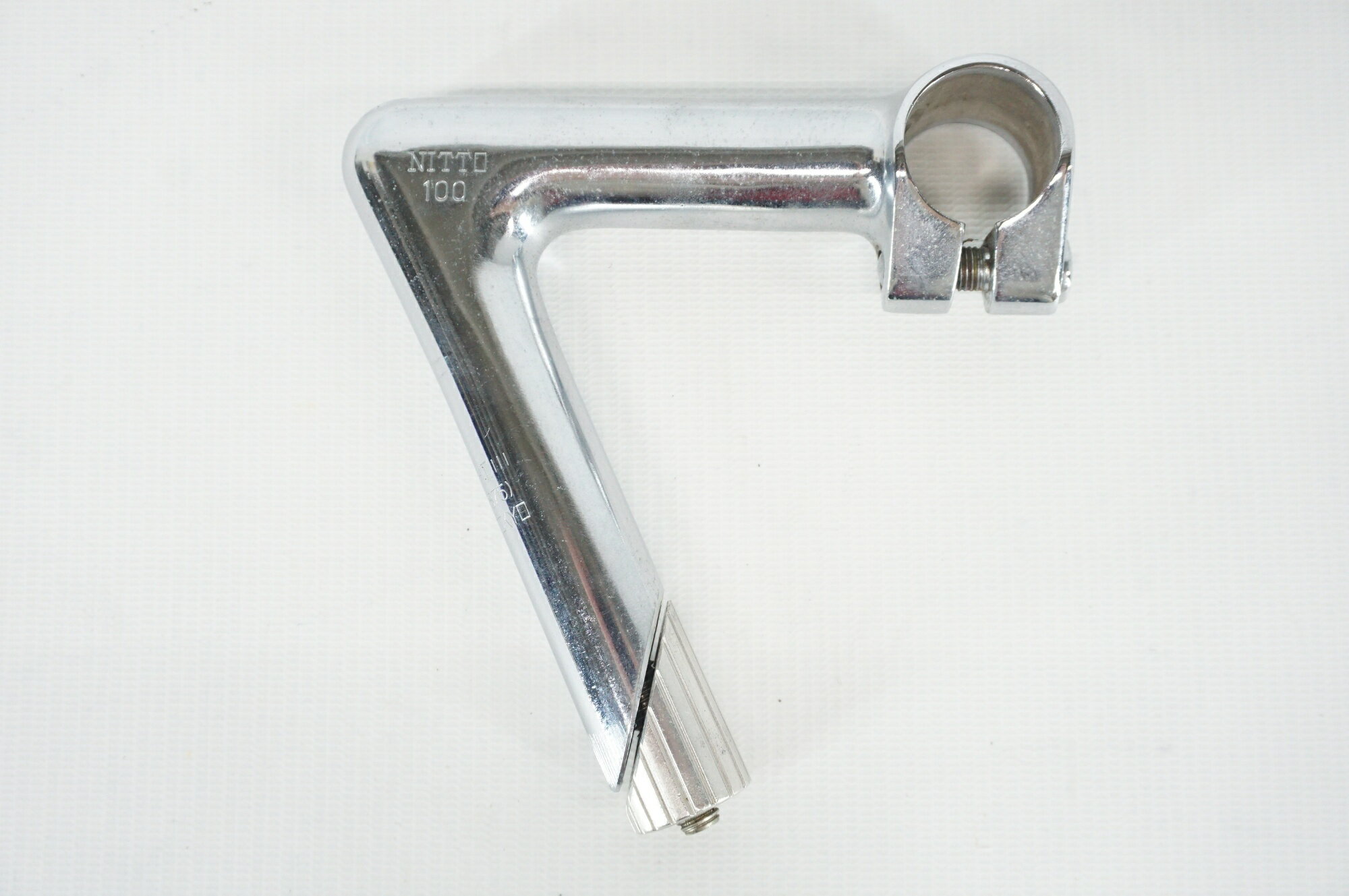 ■商品情報・スチール■状態・使用に伴う小傷や若干の汚れ等がございますが、比較的使用感は少なく良好な状態です。■付属品※画像に掲載している物で全てでございます。※画像にないものは欠品となりますためご注意ください。※掲載画像以外にもキズや汚れはございますが、写真の掲載可能枚数の都合上、目立つ箇所を優先的に抜粋しております。 ■注意事項【在庫について】 在庫管理は細心の注意を払い行なっておりますが、システムの都合により在庫有と表記の商品につきましても、実在庫の反映との時間差により在庫が無い場合がございます。弊社はそれに伴う全てにおいて一切の責任は負いかねます事、何卒ご了承くださいませ。ご注文頂きました商品のご用意が出来かねました場合は、お電話とメールにてキャンセルご承諾お願いのご連絡をさせて頂きます。【掲載画像について】撮影方法やお客様の閲覧環境により、実際の商品とは違った色の見え方となる場合がございます。上記理由による返品、変更、キャンセルは一切お受け致しかねますまたシステム等の不備により、商品ページに別商品が含まれている、別カラー・仕様が掲載されている、商品情報に誤表記がある場合がございますご不明点がございましたら必ずご注文前にお問い合わせくださいませ。