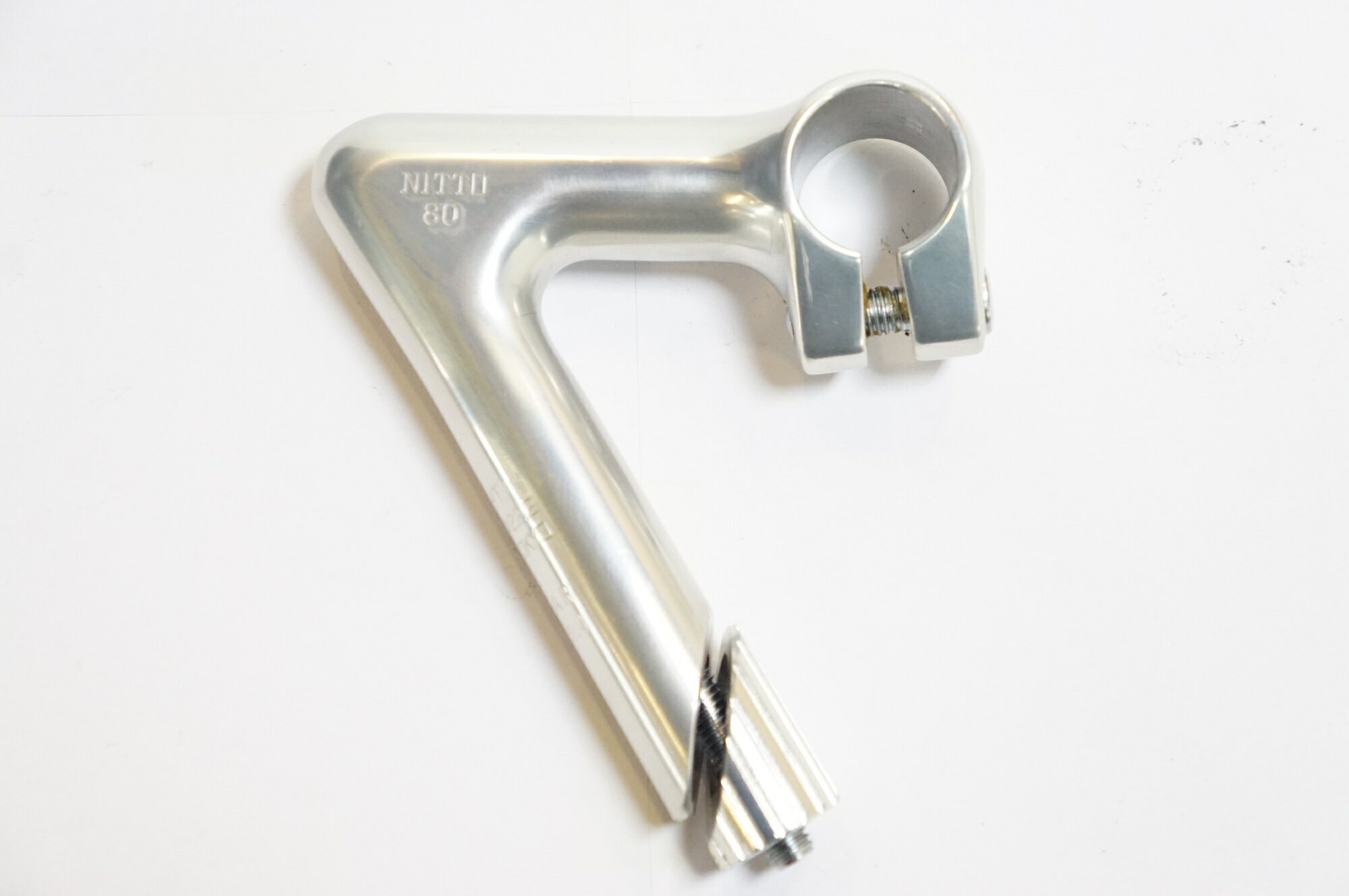 ■商品情報 ・φ25.4/80mm/58° ■状態 ・使用に伴う擦れや小傷がございますが、大きなダメージは無く良好な状態です。 ■付属品 ・掲載しているものが全てになります。 ■注意事項【在庫について】 在庫管理は細心の注意を払い行なっておりますが、システムの都合により在庫有と表記の商品につきましても、実在庫の反映との時間差により在庫が無い場合がございます。弊社はそれに伴う全てにおいて一切の責任は負いかねます事、何卒ご了承くださいませ。ご注文頂きました商品のご用意が出来かねました場合は、お電話とメールにてキャンセルご承諾お願いのご連絡をさせて頂きます。【掲載画像について】撮影方法やお客様の閲覧環境により、実際の商品とは違った色の見え方となる場合がございます。上記理由による返品、変更、キャンセルは一切お受け致しかねますまたシステム等の不備により、商品ページに別商品が含まれている、別カラー・仕様が掲載されている、商品情報に誤表記がある場合がございますご不明点がございましたら必ずご注文前にお問い合わせくださいませ。