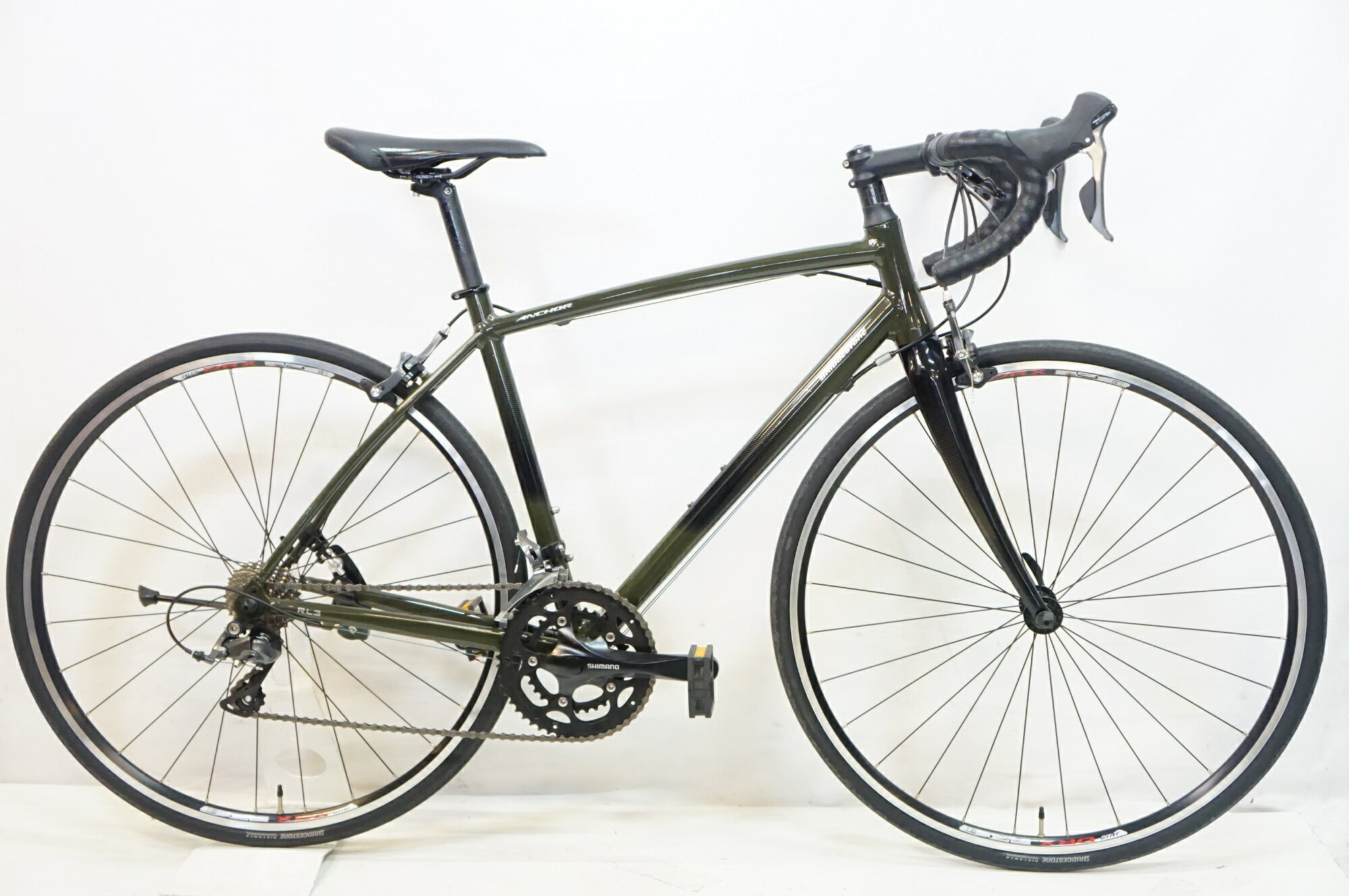 ■商品情報 サイズ: 490 シートチューブ(C-T): 490mm トップチューブ(C-C): 535mm(水平換算) 適応身長: 約165-179cm(目安) 重量: 約10.1kg フレーム: アルミ フォーク: カーボン メインコン...