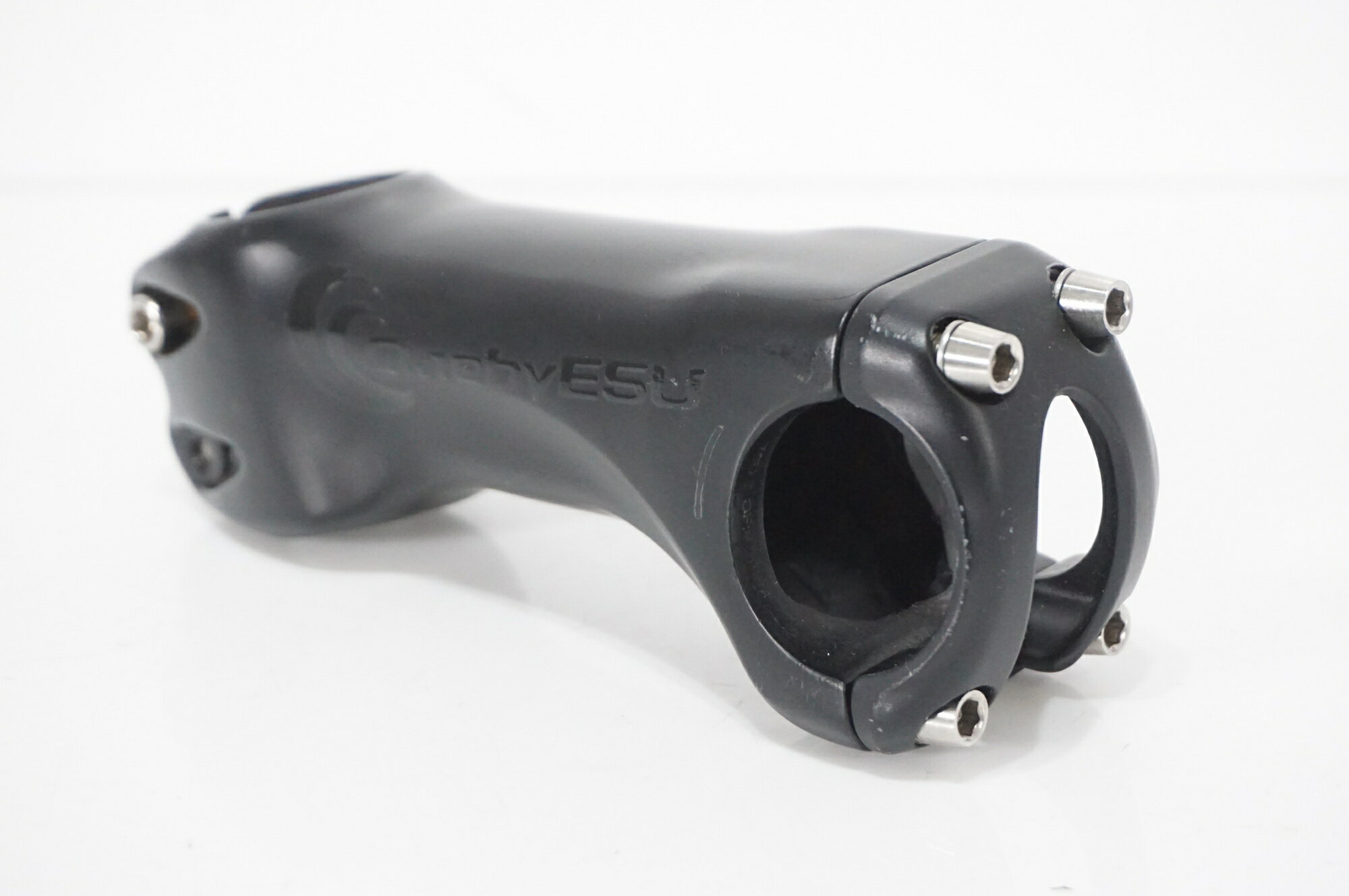 ■商品情報 ・φ31.8 100mm ・カーボン ■状態 ・使用に伴うキズやスレがございます。 ■付属品 ※画像に掲載している物で全てでございます。 ※画像にないものは欠品となりますためご注意ください。 ※掲載画像以外にもキズや汚れはございますが、写真の掲載可能枚数の都合上、目立つ箇所を優先的に抜粋しております。 ■注意事項【在庫について】 在庫管理は細心の注意を払い行なっておりますが、システムの都合により在庫有と表記の商品につきましても、実在庫の反映との時間差により在庫が無い場合がございます。弊社はそれに伴う全てにおいて一切の責任は負いかねます事、何卒ご了承くださいませ。ご注文頂きました商品のご用意が出来かねました場合は、お電話とメールにてキャンセルご承諾お願いのご連絡をさせて頂きます。【掲載画像について】撮影方法やお客様の閲覧環境により、実際の商品とは違った色の見え方となる場合がございます。上記理由による返品、変更、キャンセルは一切お受け致しかねますまたシステム等の不備により、商品ページに別商品が含まれている、別カラー・仕様が掲載されている、商品情報に誤表記がある場合がございますご不明点がございましたら必ずご注文前にお問い合わせくださいませ。