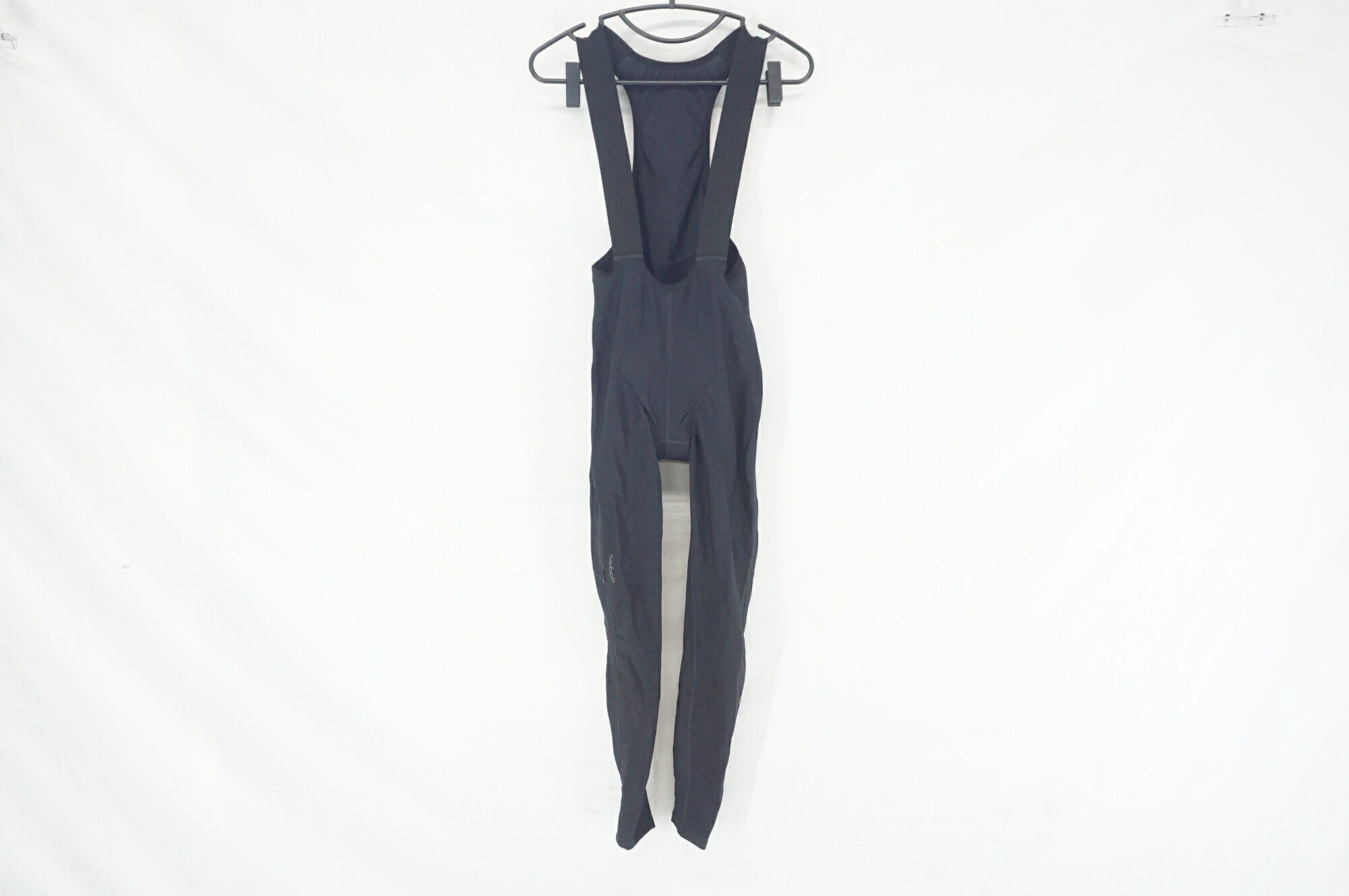 ■商品情報・サイズ：M(掲載画像をご確認ください。表記サイズはメーカーやモデルにより大きさが異なります。実際の着用感による返品交換は出来ません。)■状態・使用に伴う擦れ、ほつれ毛羽立ち、シミ、毛玉等ございますが、大きなダメージはございません。■付属品※画像に掲載している物で全てでございます。※画像にないものは欠品となりますためご注意ください。※掲載画像以外にもキズや汚れはございますが、写真の掲載可能枚数の都合上、目立つ箇所を優先的に抜粋しております。 ■注意事項【在庫について】 在庫管理は細心の注意を払い行なっておりますが、システムの都合により在庫有と表記の商品につきましても、実在庫の反映との時間差により在庫が無い場合がございます。弊社はそれに伴う全てにおいて一切の責任は負いかねます事、何卒ご了承くださいませ。ご注文頂きました商品のご用意が出来かねました場合は、お電話とメールにてキャンセルご承諾お願いのご連絡をさせて頂きます。【掲載画像について】撮影方法やお客様の閲覧環境により、実際の商品とは違った色の見え方となる場合がございます。上記理由による返品、変更、キャンセルは一切お受け致しかねますまたシステム等の不備により、商品ページに別商品が含まれている、別カラー・仕様が掲載されている、商品情報に誤表記がある場合がございますご不明点がございましたら必ずご注文前にお問い合わせくださいませ。