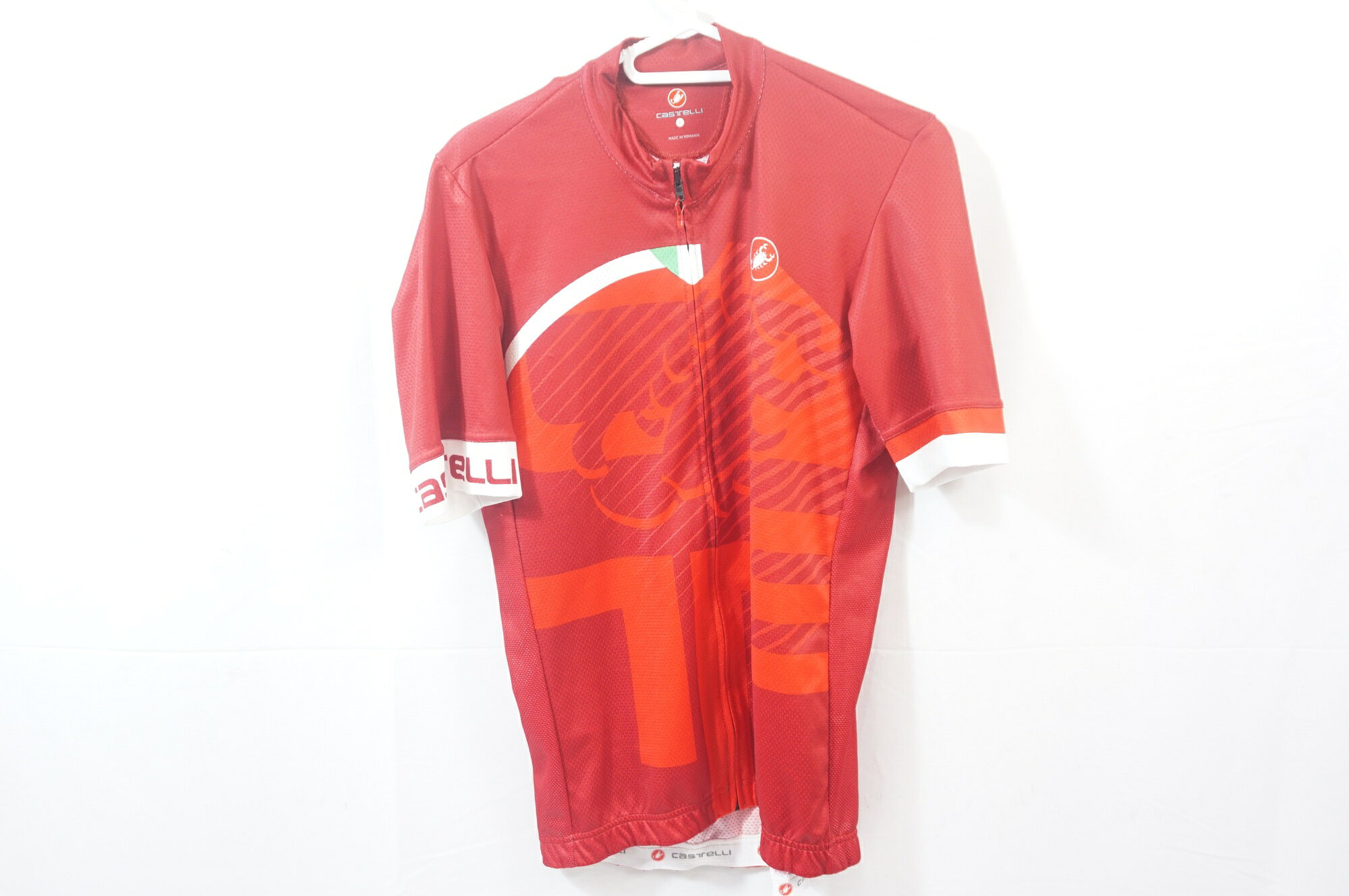 ■商品情報 ・メンズL ■状態 ・一部にほつれ、キズがございます。 ■付属品 ・掲載している画像の物が全てになります。 ※掲載されていない物は全て欠品となります。 ■注意事項【在庫について】 在庫管理は細心の注意を払い行なっておりますが、システムの都合により在庫有と表記の商品につきましても、実在庫の反映との時間差により在庫が無い場合がございます。弊社はそれに伴う全てにおいて一切の責任は負いかねます事、何卒ご了承くださいませ。ご注文頂きました商品のご用意が出来かねました場合は、お電話とメールにてキャンセルご承諾お願いのご連絡をさせて頂きます。【掲載画像について】撮影方法やお客様の閲覧環境により、実際の商品とは違った色の見え方となる場合がございます。上記理由による返品、変更、キャンセルは一切お受け致しかねますまたシステム等の不備により、商品ページに別商品が含まれている、別カラー・仕様が掲載されている、商品情報に誤表記がある場合がございますご不明点がございましたら必ずご注文前にお問い合わせくださいませ。