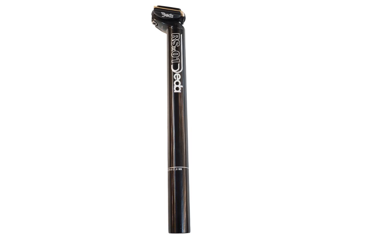 ■詳細・クランプ径：31.6mm・シートポスト長：350mm■状態・比較的使用感は少なく、中古品として綺麗な印象でございます。【付属品】※画像に掲載している物で全てでございます。※商品の一部でも画像に無いものは欠品となり、返品返金は致しかねます為ご注意ください。　 ■注意事項【在庫について】 在庫管理は細心の注意を払い行なっておりますが、システムの都合により在庫有と表記の商品につきましても、実在庫の反映との時間差により在庫が無い場合がございます。弊社はそれに伴う全てにおいて一切の責任は負いかねます事、何卒ご了承くださいませ。ご注文頂きました商品のご用意が出来かねました場合は、お電話とメールにてキャンセルご承諾お願いのご連絡をさせて頂きます。【掲載画像について】撮影方法やお客様の閲覧環境により、実際の商品とは違った色の見え方となる場合がございます。上記理由による返品、変更、キャンセルは一切お受け致しかねますまたシステム等の不備により、商品ページに別商品が含まれている、別カラー・仕様が掲載されている、商品情報に誤表記がある場合がございますご不明点がございましたら必ずご注文前にお問い合わせくださいませ。