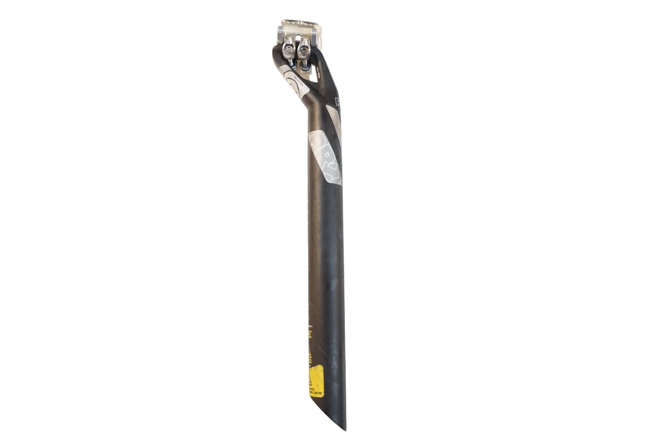 ■詳細・クランプ径：31.6mm・シートポスト長：360mm■状態・使用に伴う小キズ、ヨゴレ等がございます。【付属品】※画像に掲載している物で全てでございます。※商品の一部でも画像に無いものは欠品となり、返品返金は致しかねます為ご注意ください。　 ■注意事項【在庫について】 在庫管理は細心の注意を払い行なっておりますが、システムの都合により在庫有と表記の商品につきましても、実在庫の反映との時間差により在庫が無い場合がございます。弊社はそれに伴う全てにおいて一切の責任は負いかねます事、何卒ご了承くださいませ。ご注文頂きました商品のご用意が出来かねました場合は、お電話とメールにてキャンセルご承諾お願いのご連絡をさせて頂きます。【掲載画像について】撮影方法やお客様の閲覧環境により、実際の商品とは違った色の見え方となる場合がございます。上記理由による返品、変更、キャンセルは一切お受け致しかねますまたシステム等の不備により、商品ページに別商品が含まれている、別カラー・仕様が掲載されている、商品情報に誤表記がある場合がございますご不明点がございましたら必ずご注文前にお問い合わせくださいませ。