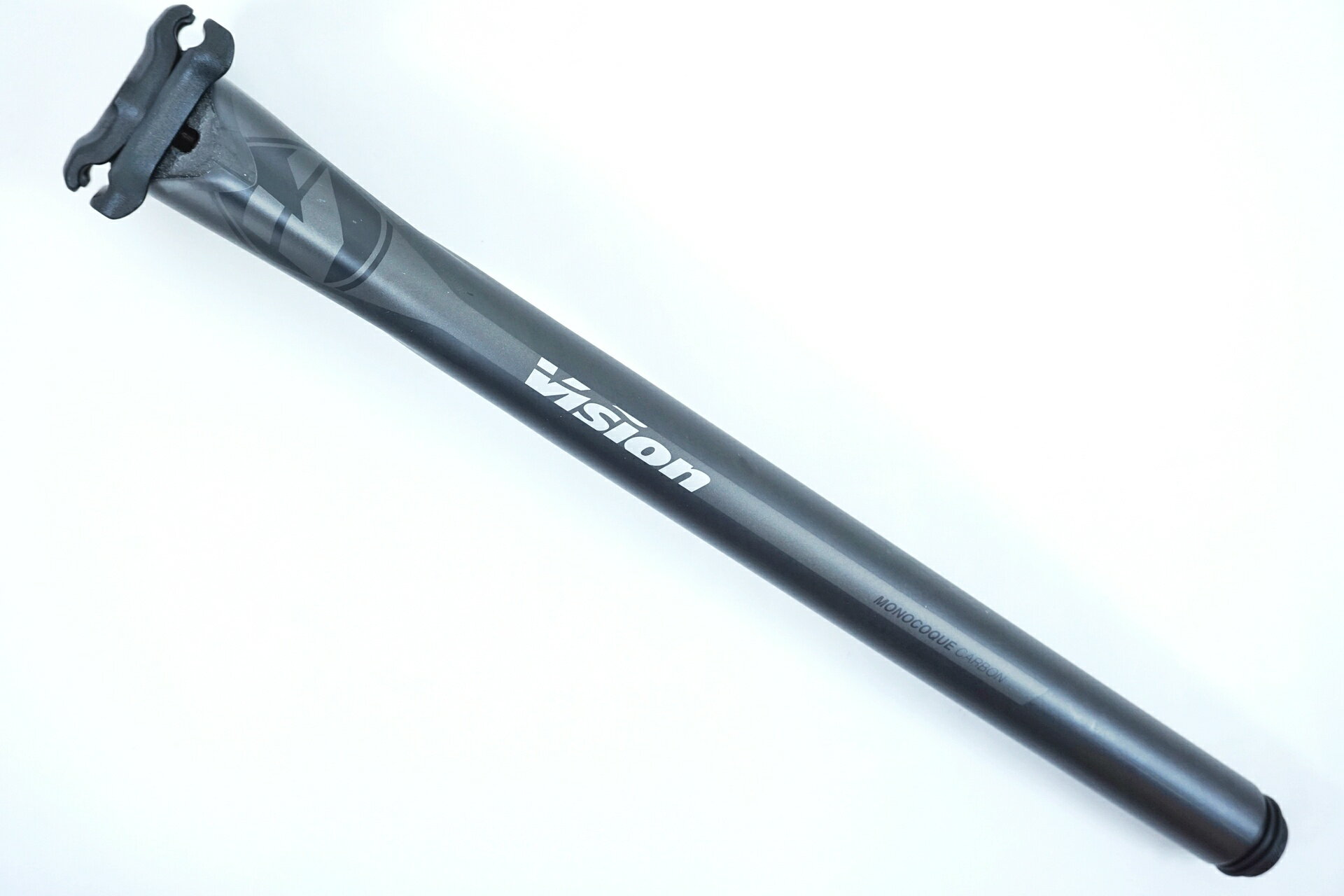 ■商品情報 ・VISION METRON SB20 ・シートポスト ・シートポスト長：350mm ・クランプ径：Φ27.2 ・素材：カーボン ■状態 ・使用感なく問題なくご使用いただけます。 ■付属品 ・なし ※画像に掲載している物で全てでございます。 ※掲載画像以外にもキズや汚れはございますが、写真の掲載可能枚数の都合上、目立つ箇所を優先的に抜粋しております。 ■注意事項【在庫について】 在庫管理は細心の注意を払い行なっておりますが、システムの都合により在庫有と表記の商品につきましても、実在庫の反映との時間差により在庫が無い場合がございます。弊社はそれに伴う全てにおいて一切の責任は負いかねます事、何卒ご了承くださいませ。ご注文頂きました商品のご用意が出来かねました場合は、お電話とメールにてキャンセルご承諾お願いのご連絡をさせて頂きます。【掲載画像について】撮影方法やお客様の閲覧環境により、実際の商品とは違った色の見え方となる場合がございます。上記理由による返品、変更、キャンセルは一切お受け致しかねますまたシステム等の不備により、商品ページに別商品が含まれている、別カラー・仕様が掲載されている、商品情報に誤表記がある場合がございますご不明点がございましたら必ずご注文前にお問い合わせくださいませ。