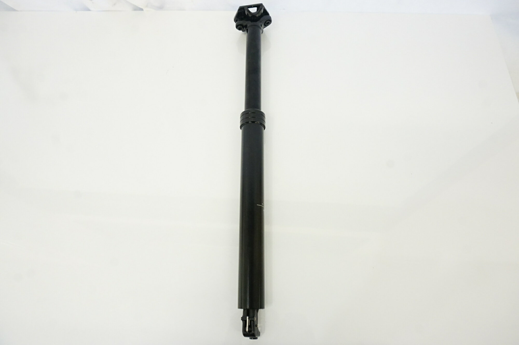 ■商品情報 ・φ31.6 ・350mm ■状態 ・使用に伴う小キズ、ヨゴレがございます。 ・掲載画像以外にも細かい傷や多少の汚れがございます。 【付属品】 ※画像に掲載している物で全てでございます。 ※画像にないものは欠品となりますためご注意ください。 ■注意事項【在庫について】 在庫管理は細心の注意を払い行なっておりますが、システムの都合により在庫有と表記の商品につきましても、実在庫の反映との時間差により在庫が無い場合がございます。弊社はそれに伴う全てにおいて一切の責任は負いかねます事、何卒ご了承くださいませ。ご注文頂きました商品のご用意が出来かねました場合は、お電話とメールにてキャンセルご承諾お願いのご連絡をさせて頂きます。【掲載画像について】撮影方法やお客様の閲覧環境により、実際の商品とは違った色の見え方となる場合がございます。上記理由による返品、変更、キャンセルは一切お受け致しかねますまたシステム等の不備により、商品ページに別商品が含まれている、別カラー・仕様が掲載されている、商品情報に誤表記がある場合がございますご不明点がございましたら必ずご注文前にお問い合わせくださいませ。