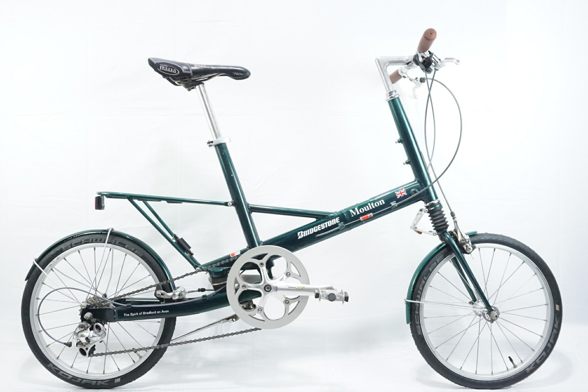 ■商品情報 メーカーサイズ:ワンサイズ シートチューブ(C-T): 430mm トップチューブ(C-C):530mm(ホリゾンタル換算) 適応身長:151-cm(目安) 重量:約11.5kg フレーム材質:アルミ フロントフォーク:サスペンション レバー:SHIMANO SL-R440 リアディレイラー:SHIMANO 105 5500 ブレーキ:SHIMANO BR-550 クランク:SHIMANO 105 5500 52T 165mm スプロケット:SHIMANO CS-HG50-9 12-23T シートポスト:純正 27.2mm ハンドル:NITTO 460mm ステム:NITTO 100mm サドル:SELLE ITALIA FLITE ホイール:ARAYA タイヤ:17×1-1/4 変速段数:1x9 付属品:なし ■状態 使用に伴うキズやヨゴレ、サビがございます。 フロントサスペンションに若干ガタつきがございます。 ■注意事項【在庫について】 在庫管理は細心の注意を払い行なっておりますが、システムの都合により在庫有と表記の商品につきましても、実在庫の反映との時間差により在庫が無い場合がございます。弊社はそれに伴う全てにおいて一切の責任は負いかねます事、何卒ご了承くださいませ。ご注文頂きました商品のご用意が出来かねました場合は、お電話とメールにてキャンセルご承諾お願いのご連絡をさせて頂きます。【掲載画像について】撮影方法やお客様の閲覧環境により、実際の商品とは違った色の見え方となる場合がございます。上記理由による返品、変更、キャンセルは一切お受け致しかねますまたシステム等の不備により、商品ページに別商品が含まれている、別カラー・仕様が掲載されている、商品情報に誤表記がある場合がございますご不明点がございましたら必ずご注文前にお問い合わせくださいませ。