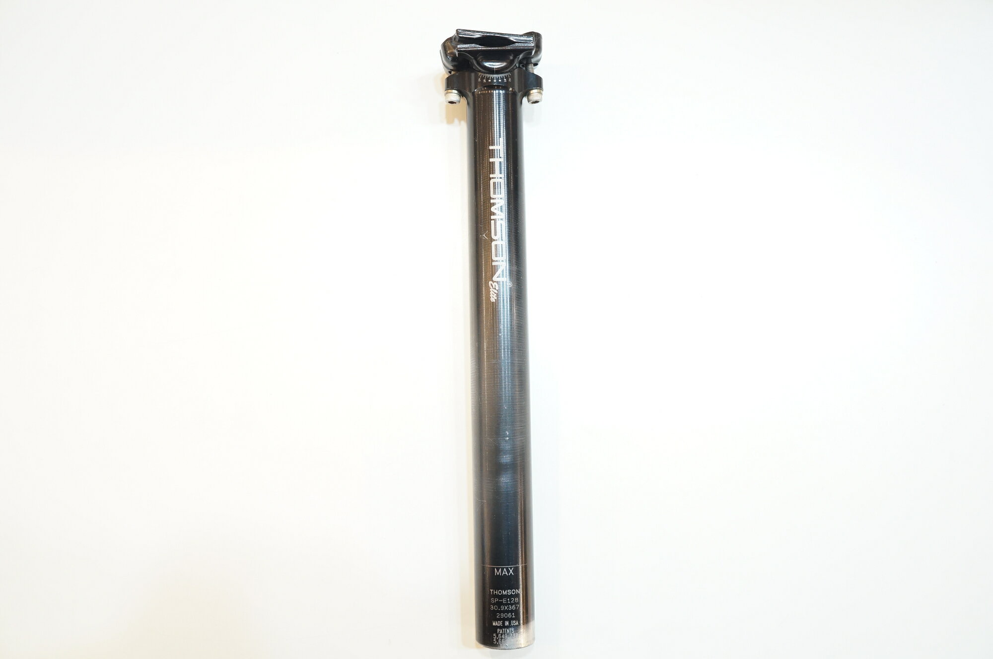 ■詳細・クランプ径：30.9mm・シートポスト長：305mm■状態・使用に伴う小キズ、ヨゴレ等がございます。・シートポストカット加工が施工されている状態でございます。【付属品】※画像に掲載している物で全てでございます。※商品の一部でも画像に無いものは欠品となり、返品返金は致しかねます為ご注意ください。　 ■注意事項【在庫について】 在庫管理は細心の注意を払い行なっておりますが、システムの都合により在庫有と表記の商品につきましても、実在庫の反映との時間差により在庫が無い場合がございます。弊社はそれに伴う全てにおいて一切の責任は負いかねます事、何卒ご了承くださいませ。ご注文頂きました商品のご用意が出来かねました場合は、お電話とメールにてキャンセルご承諾お願いのご連絡をさせて頂きます。【掲載画像について】撮影方法やお客様の閲覧環境により、実際の商品とは違った色の見え方となる場合がございます。上記理由による返品、変更、キャンセルは一切お受け致しかねますまたシステム等の不備により、商品ページに別商品が含まれている、別カラー・仕様が掲載されている、商品情報に誤表記がある場合がございますご不明点がございましたら必ずご注文前にお問い合わせくださいませ。