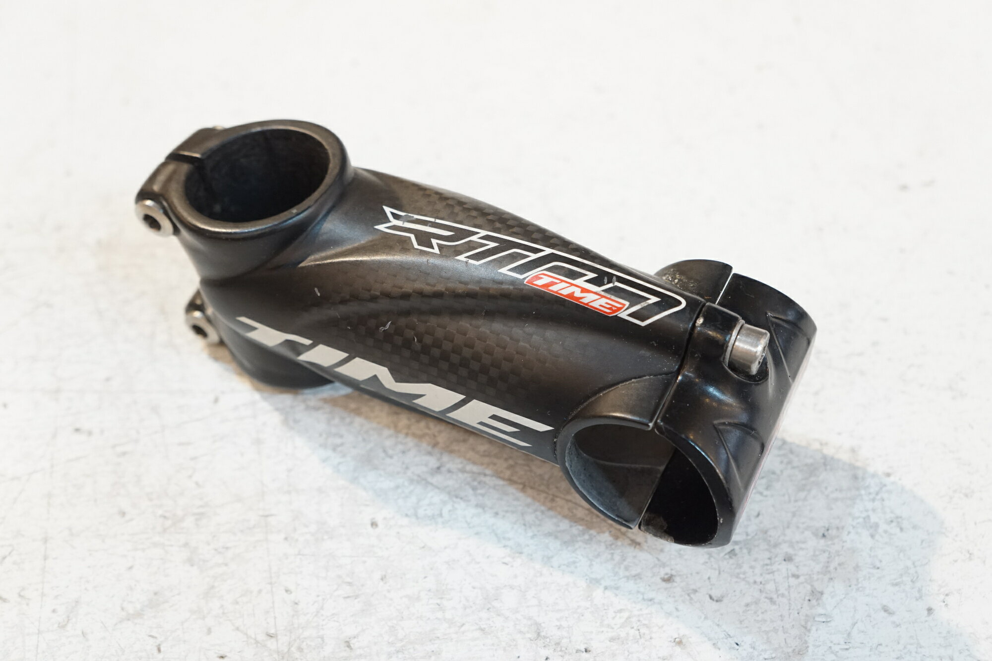 ■詳細・ステム長：90mm・ハンドルクランプ径：31.8mm■状態・使用に伴う小キズ、ヨゴレ等がございます。【付属品】※画像に掲載している物で全てでございます。※商品の一部でも画像に無いものは欠品となり、返品返金は致しかねます為ご注意ください。　 ■注意事項【在庫について】 在庫管理は細心の注意を払い行なっておりますが、システムの都合により在庫有と表記の商品につきましても、実在庫の反映との時間差により在庫が無い場合がございます。弊社はそれに伴う全てにおいて一切の責任は負いかねます事、何卒ご了承くださいませ。ご注文頂きました商品のご用意が出来かねました場合は、お電話とメールにてキャンセルご承諾お願いのご連絡をさせて頂きます。【掲載画像について】撮影方法やお客様の閲覧環境により、実際の商品とは違った色の見え方となる場合がございます。上記理由による返品、変更、キャンセルは一切お受け致しかねますまたシステム等の不備により、商品ページに別商品が含まれている、別カラー・仕様が掲載されている、商品情報に誤表記がある場合がございますご不明点がございましたら必ずご注文前にお問い合わせくださいませ。