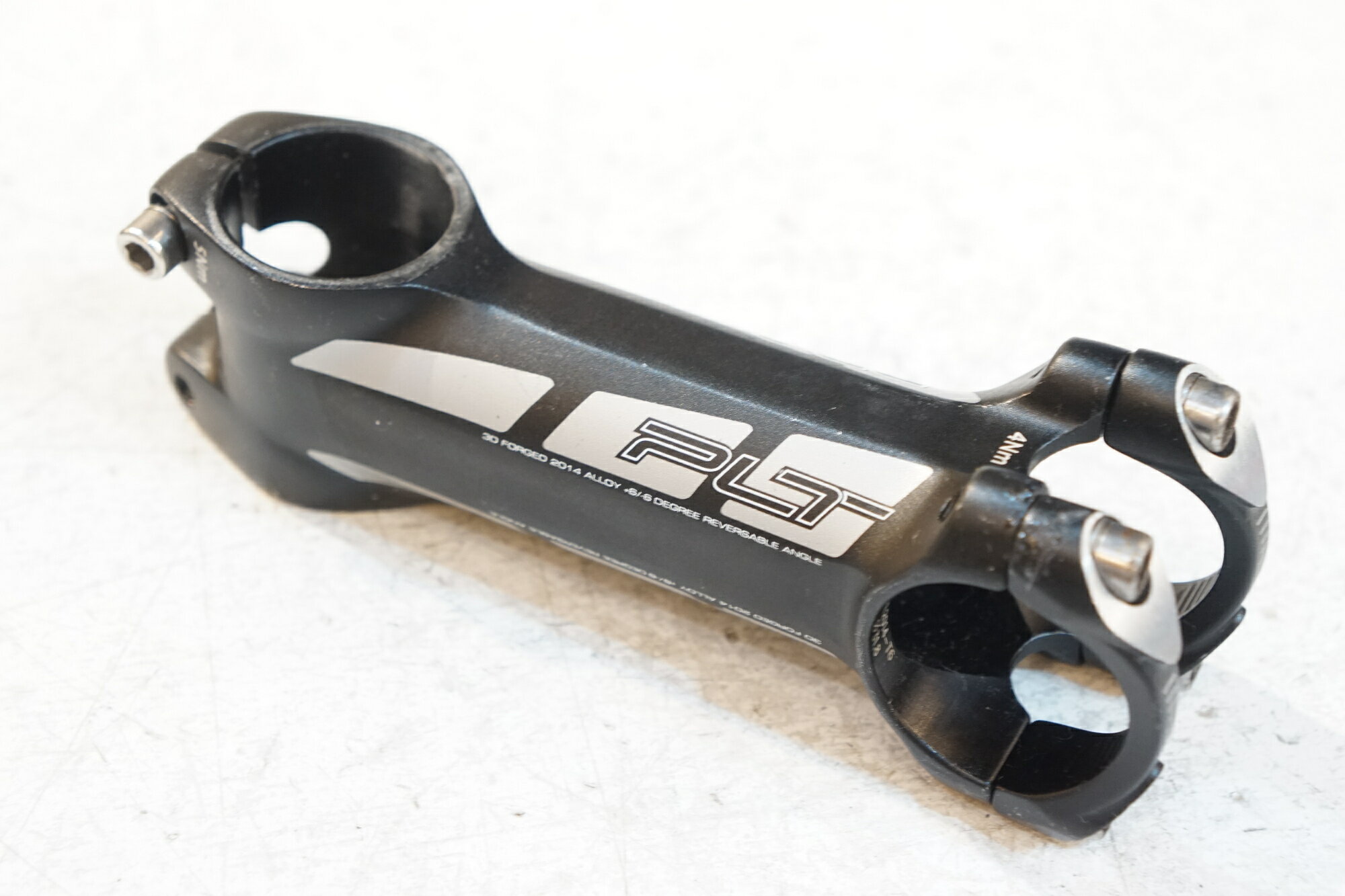 ■詳細・ステム長：100mm・ハンドルクランプ径：31.8mm・角度：+-6°■状態・使用に伴う小キズ、ヨゴレ等がございます。【付属品】※画像に掲載している物で全てでございます。※商品の一部でも画像に無いものは欠品となり、返品返金は致しかねます為ご注意ください。　 ■注意事項【在庫について】 在庫管理は細心の注意を払い行なっておりますが、システムの都合により在庫有と表記の商品につきましても、実在庫の反映との時間差により在庫が無い場合がございます。弊社はそれに伴う全てにおいて一切の責任は負いかねます事、何卒ご了承くださいませ。ご注文頂きました商品のご用意が出来かねました場合は、お電話とメールにてキャンセルご承諾お願いのご連絡をさせて頂きます。【掲載画像について】撮影方法やお客様の閲覧環境により、実際の商品とは違った色の見え方となる場合がございます。上記理由による返品、変更、キャンセルは一切お受け致しかねますまたシステム等の不備により、商品ページに別商品が含まれている、別カラー・仕様が掲載されている、商品情報に誤表記がある場合がございますご不明点がございましたら必ずご注文前にお問い合わせくださいませ。