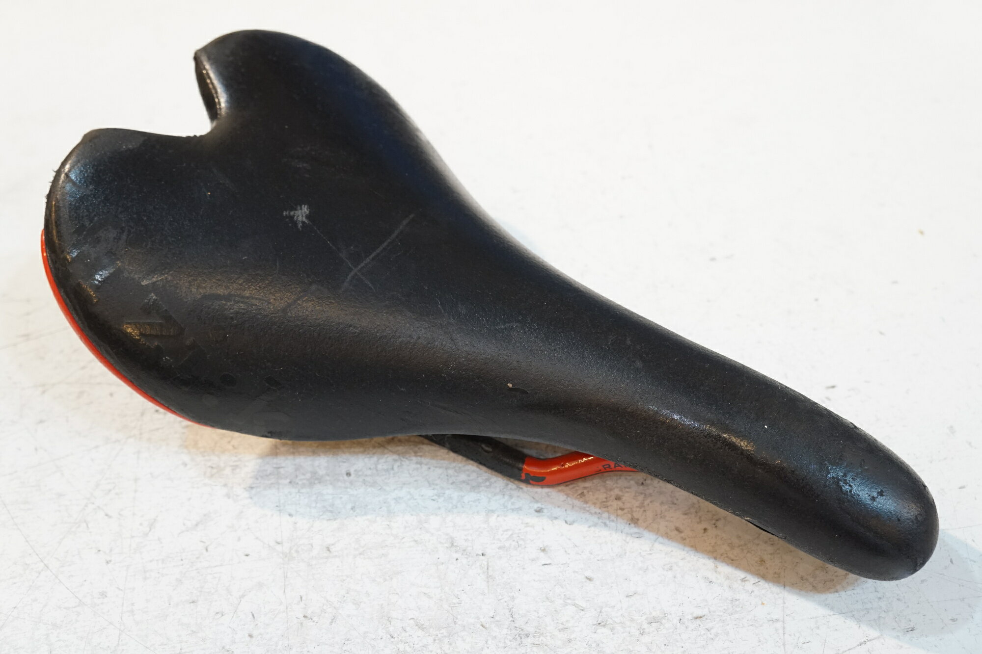 ■状態・使用に伴う小キズ、ヨゴレ等がございます。【付属品】※画像に掲載している物で全てでございます。※商品の一部でも画像に無いものは欠品となり、返品返金は致しかねます為ご注意ください。　 ■注意事項【在庫について】 在庫管理は細心の注意を払い行なっておりますが、システムの都合により在庫有と表記の商品につきましても、実在庫の反映との時間差により在庫が無い場合がございます。弊社はそれに伴う全てにおいて一切の責任は負いかねます事、何卒ご了承くださいませ。ご注文頂きました商品のご用意が出来かねました場合は、お電話とメールにてキャンセルご承諾お願いのご連絡をさせて頂きます。【掲載画像について】撮影方法やお客様の閲覧環境により、実際の商品とは違った色の見え方となる場合がございます。上記理由による返品、変更、キャンセルは一切お受け致しかねますまたシステム等の不備により、商品ページに別商品が含まれている、別カラー・仕様が掲載されている、商品情報に誤表記がある場合がございますご不明点がございましたら必ずご注文前にお問い合わせくださいませ。