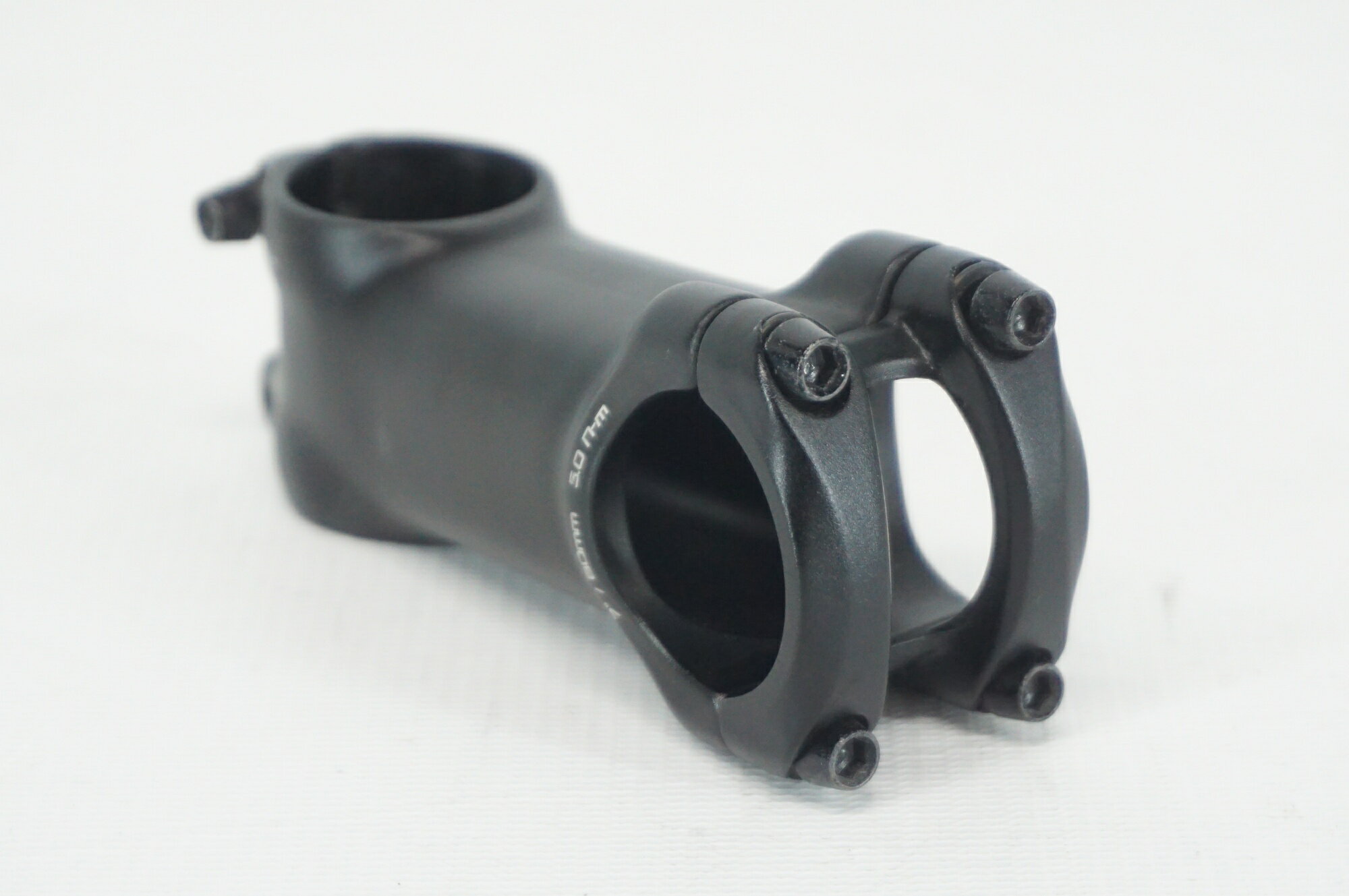 ■商品情報・Φ31.8・90mm■状態・使用による傷や汚れ等がございますが、大きなダメージ等はなく中古品としては比較的良好な状態です。■付属品※画像に掲載している物で全てでございます。※画像にないものは欠品となりますためご注意ください。※掲載画像以外にもキズや汚れはございますが、写真の掲載可能枚数の都合上、目立つ箇所を優先的に抜粋しております。 ■注意事項【在庫について】 在庫管理は細心の注意を払い行なっておりますが、システムの都合により在庫有と表記の商品につきましても、実在庫の反映との時間差により在庫が無い場合がございます。弊社はそれに伴う全てにおいて一切の責任は負いかねます事、何卒ご了承くださいませ。ご注文頂きました商品のご用意が出来かねました場合は、お電話とメールにてキャンセルご承諾お願いのご連絡をさせて頂きます。【掲載画像について】撮影方法やお客様の閲覧環境により、実際の商品とは違った色の見え方となる場合がございます。上記理由による返品、変更、キャンセルは一切お受け致しかねますまたシステム等の不備により、商品ページに別商品が含まれている、別カラー・仕様が掲載されている、商品情報に誤表記がある場合がございますご不明点がございましたら必ずご注文前にお問い合わせくださいませ。