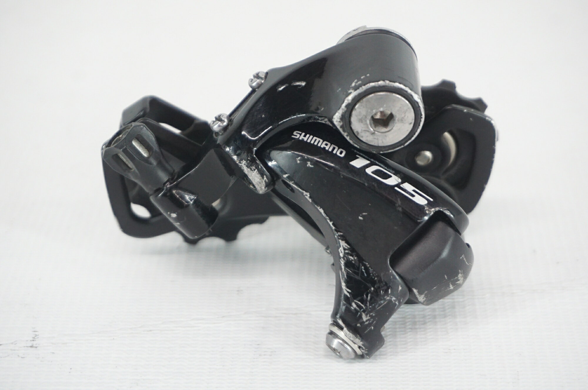 ■状態・全体的に使用による傷や汚れがございます。■付属品※画像に掲載している物で全てでございます。※画像にないものは欠品となりますためご注意ください。※掲載画像以外にもキズや汚れはございますが、写真の掲載可能枚数の都合上、目立つ箇所を優先的に抜粋しております。 ■注意事項【在庫について】 在庫管理は細心の注意を払い行なっておりますが、システムの都合により在庫有と表記の商品につきましても、実在庫の反映との時間差により在庫が無い場合がございます。弊社はそれに伴う全てにおいて一切の責任は負いかねます事、何卒ご了承くださいませ。ご注文頂きました商品のご用意が出来かねました場合は、お電話とメールにてキャンセルご承諾お願いのご連絡をさせて頂きます。【掲載画像について】撮影方法やお客様の閲覧環境により、実際の商品とは違った色の見え方となる場合がございます。上記理由による返品、変更、キャンセルは一切お受け致しかねますまたシステム等の不備により、商品ページに別商品が含まれている、別カラー・仕様が掲載されている、商品情報に誤表記がある場合がございますご不明点がございましたら必ずご注文前にお問い合わせくださいませ。