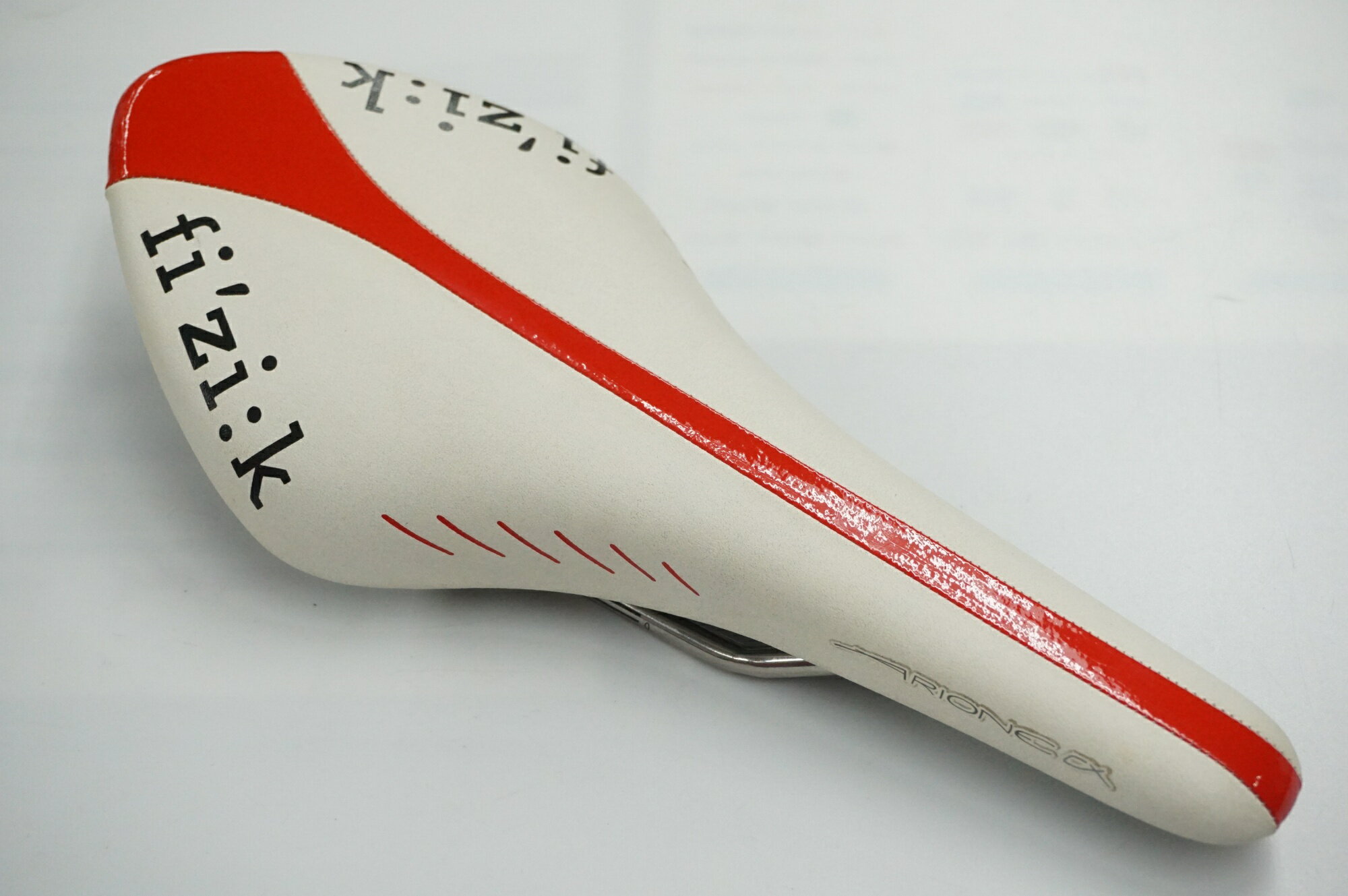【中古】 FIZIK 「フィジーク」 ARIONE CX KIUM サドル / バイチャリ福岡店