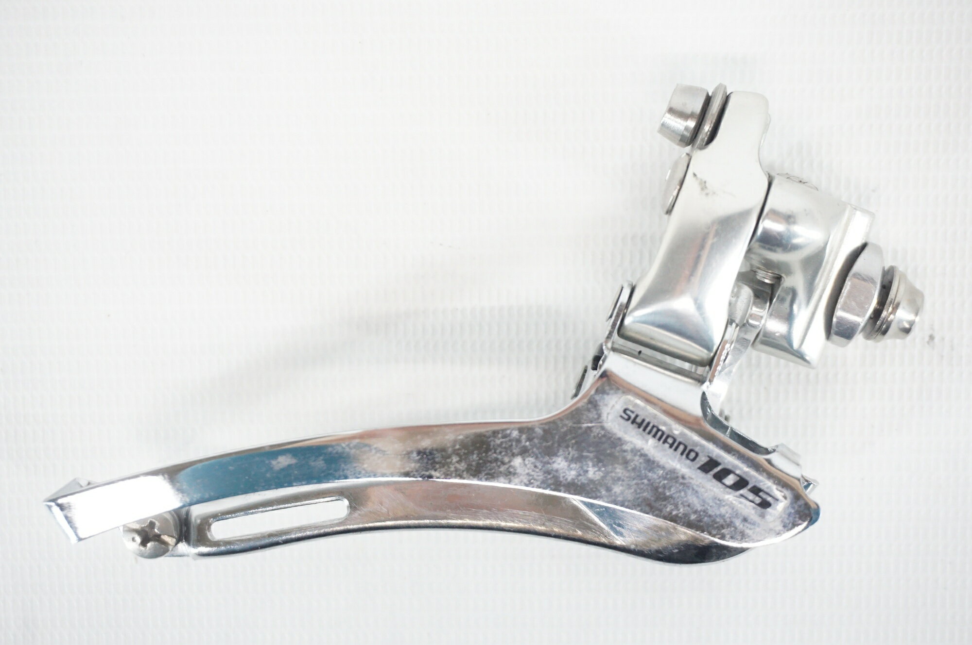 ■状態・全体的に使用による傷や汚れ等がございます。■付属品※画像に掲載している物で全てでございます。※画像にないものは欠品となりますためご注意ください。※掲載画像以外にもキズや汚れはございますが、写真の掲載可能枚数の都合上、目立つ箇所を優先的に抜粋しております。 ■注意事項【在庫について】 在庫管理は細心の注意を払い行なっておりますが、システムの都合により在庫有と表記の商品につきましても、実在庫の反映との時間差により在庫が無い場合がございます。弊社はそれに伴う全てにおいて一切の責任は負いかねます事、何卒ご了承くださいませ。ご注文頂きました商品のご用意が出来かねました場合は、お電話とメールにてキャンセルご承諾お願いのご連絡をさせて頂きます。【掲載画像について】撮影方法やお客様の閲覧環境により、実際の商品とは違った色の見え方となる場合がございます。上記理由による返品、変更、キャンセルは一切お受け致しかねますまたシステム等の不備により、商品ページに別商品が含まれている、別カラー・仕様が掲載されている、商品情報に誤表記がある場合がございますご不明点がございましたら必ずご注文前にお問い合わせくださいませ。
