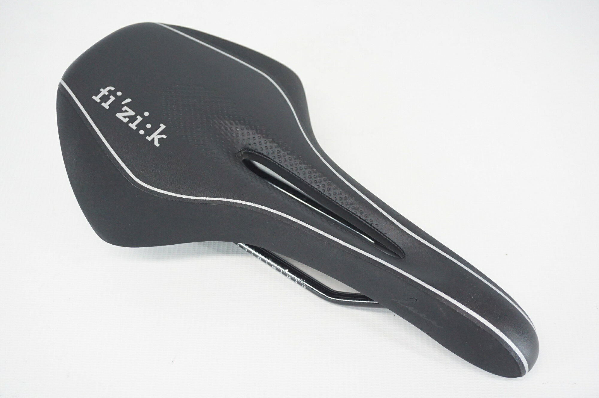 【中古】 FIZIK 「フィジーク」 LUCE alloyレール サドル / バイチャリ阪急塚口店