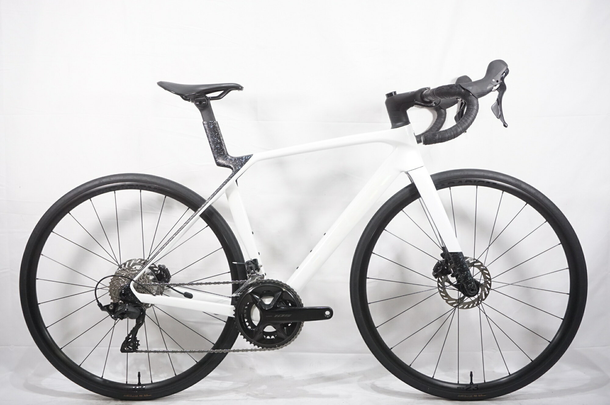  TREK 「トレック」 MADONE SL 5 (GEN 8) 2026年モデル ロードバイク / バイチャリAKIBA店